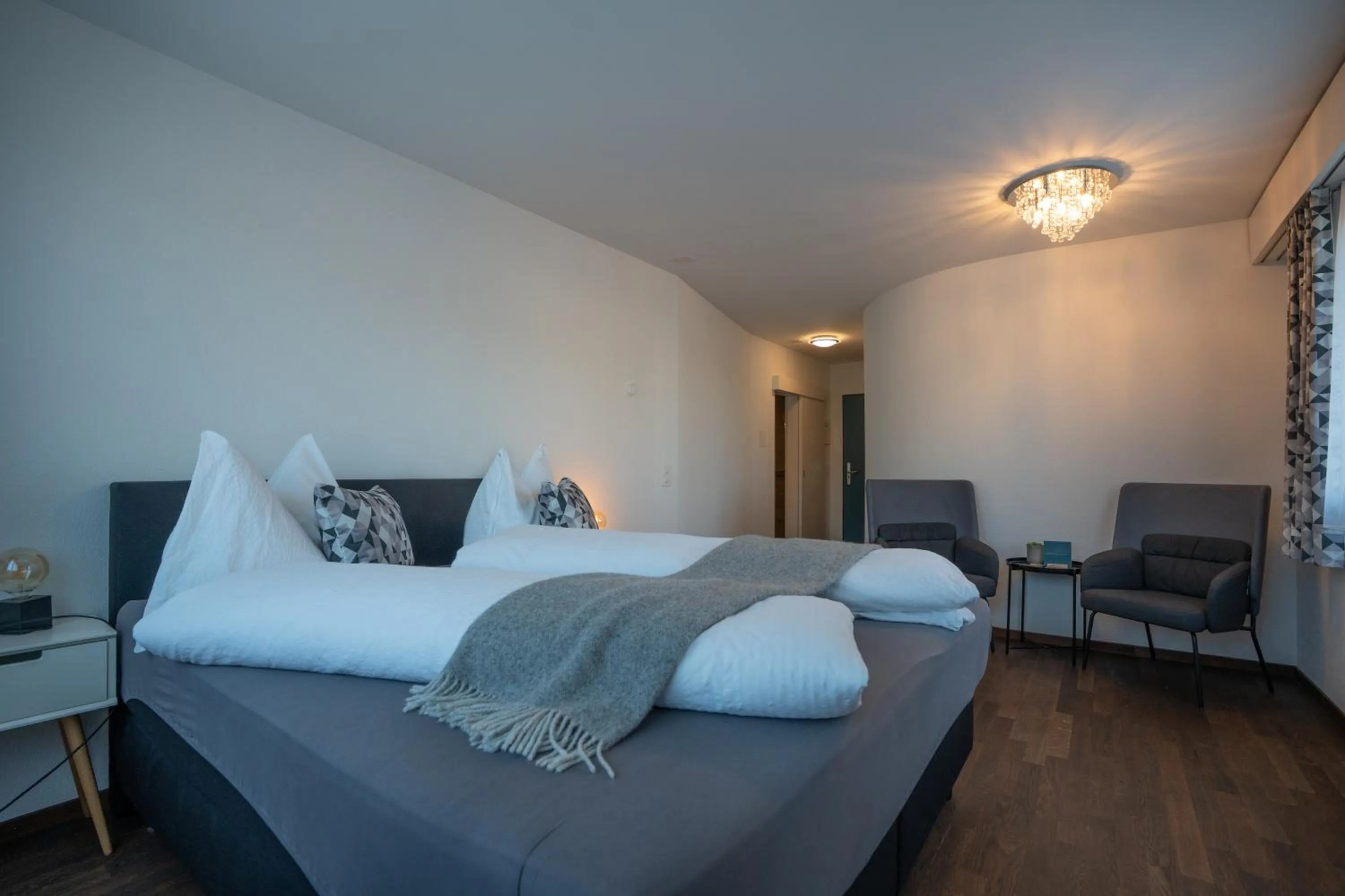 Hotel B&B Stossplatz anytime and easy self Check-in