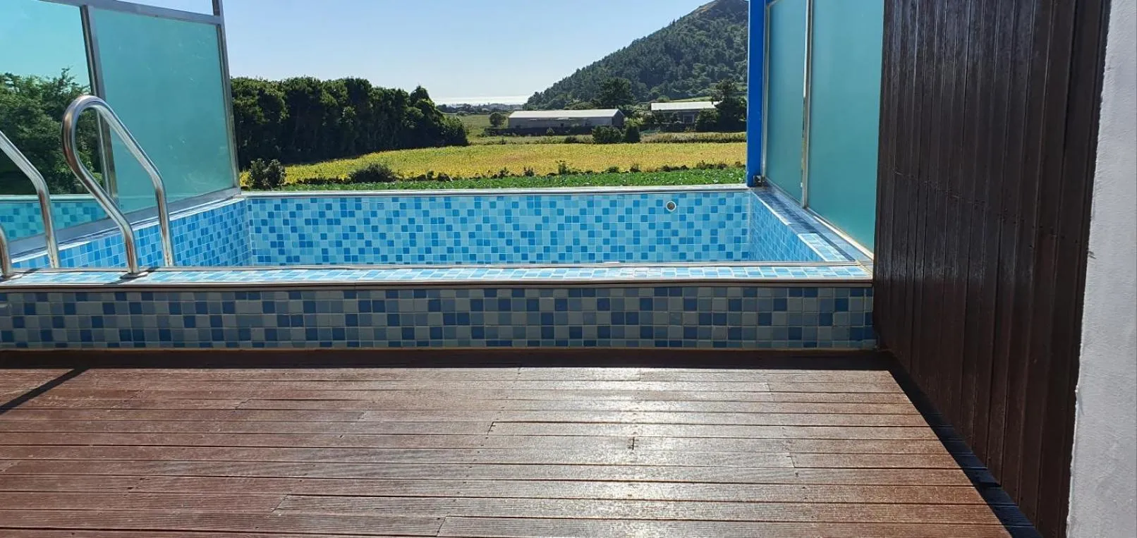 Swimming pool in Sanbangsan Hotel