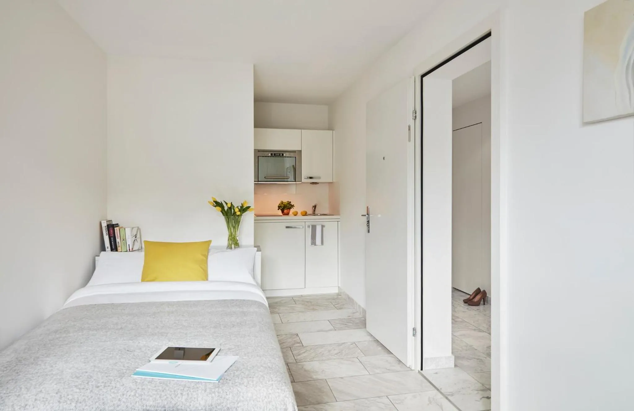 Photo of the whole room, Bed in VISIONAPARTMENTS Binzmühlestrasse 46 - contactless check-in