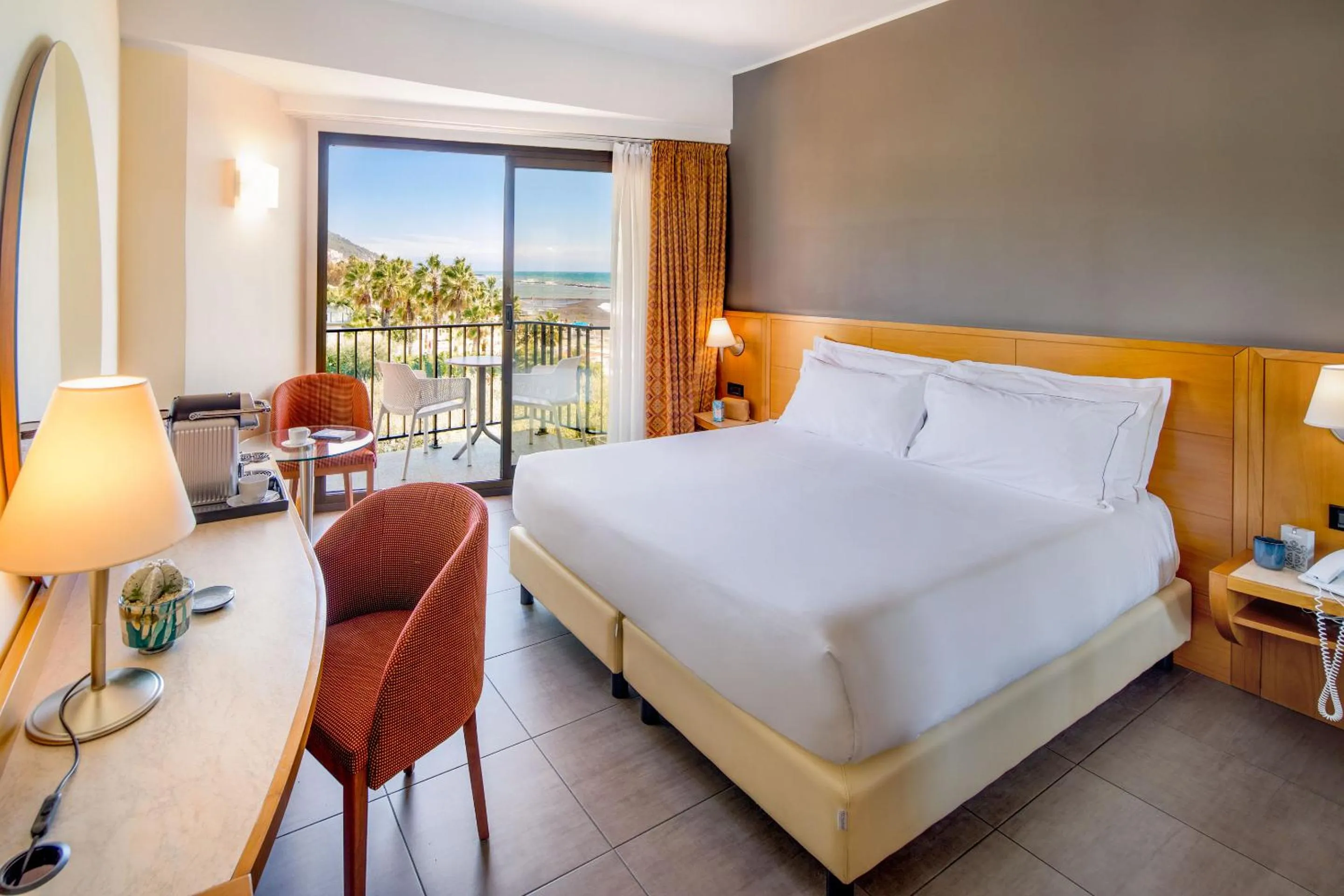 Bedroom, Bed in Grand Hotel Diana Majestic