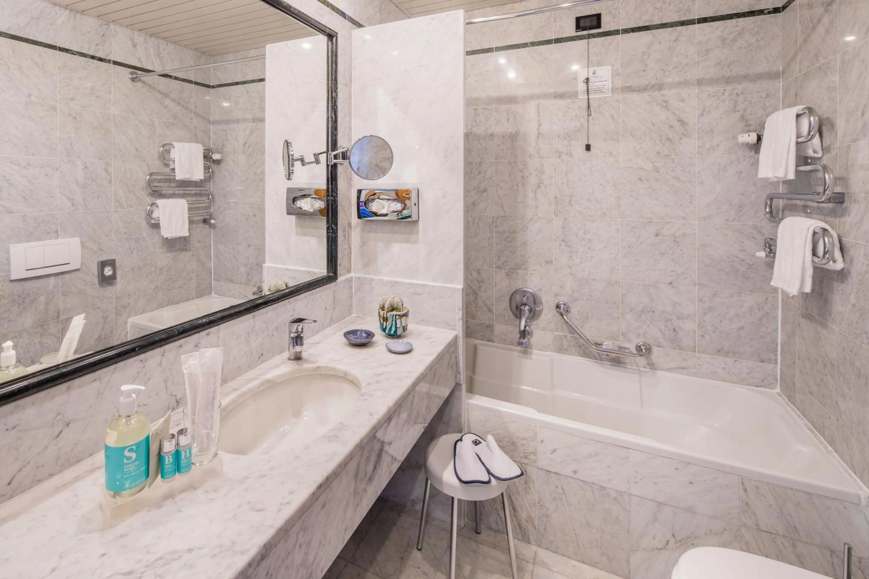 Shower in Grand Hotel Diana Majestic