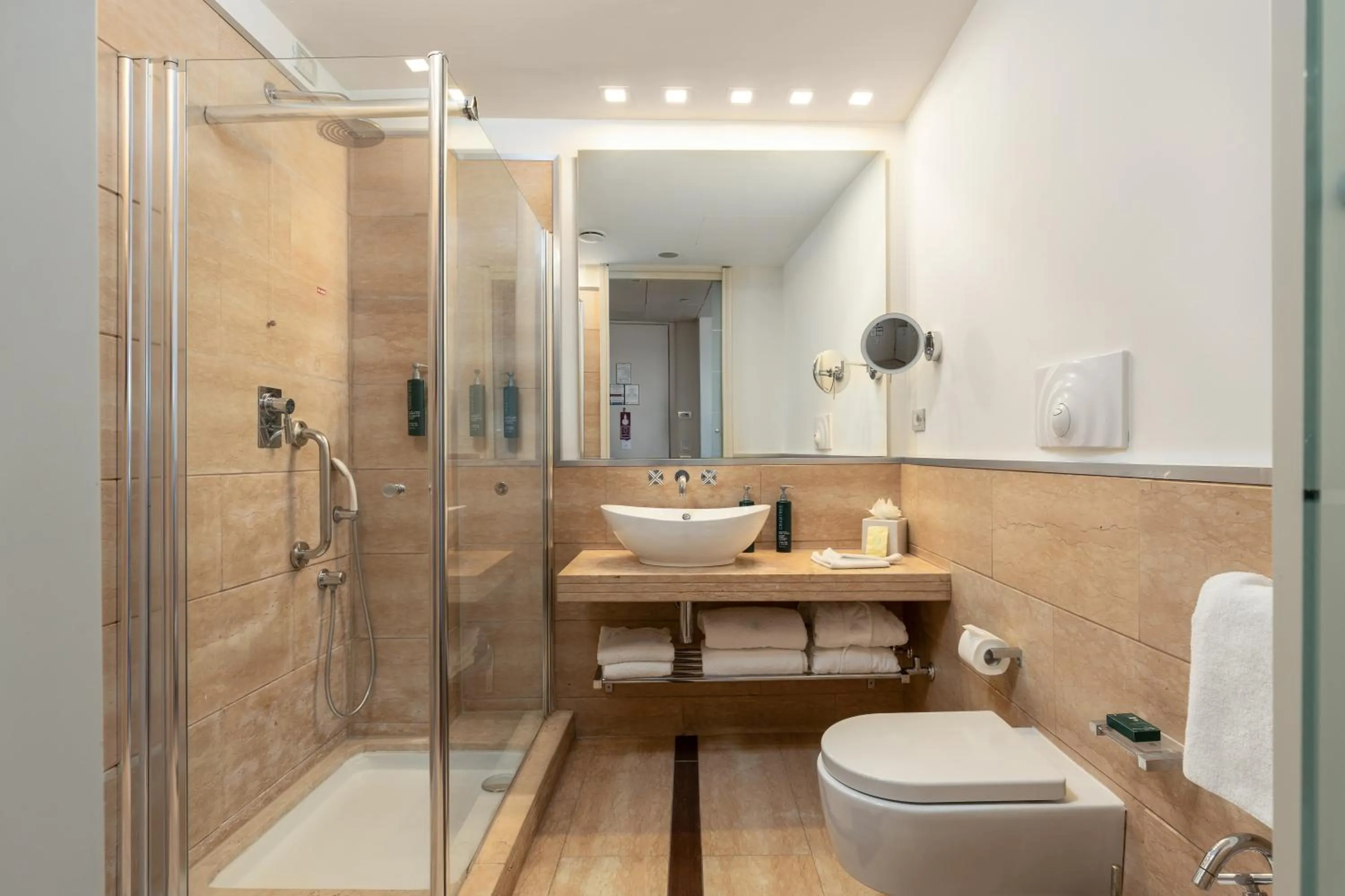 Bathroom in DoubleTree by Hilton Florence Metropole