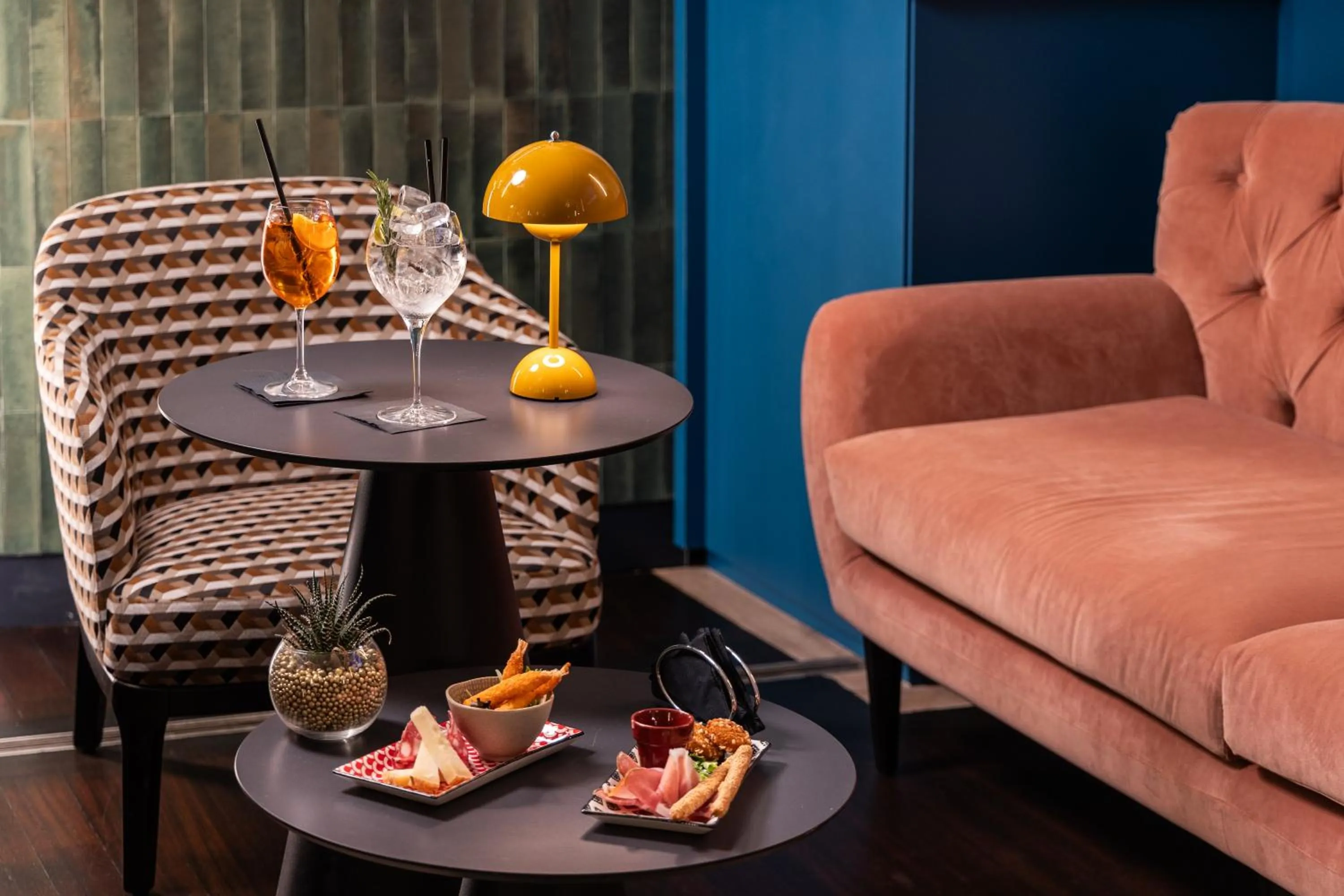 Lounge or bar in DoubleTree by Hilton Florence Metropole