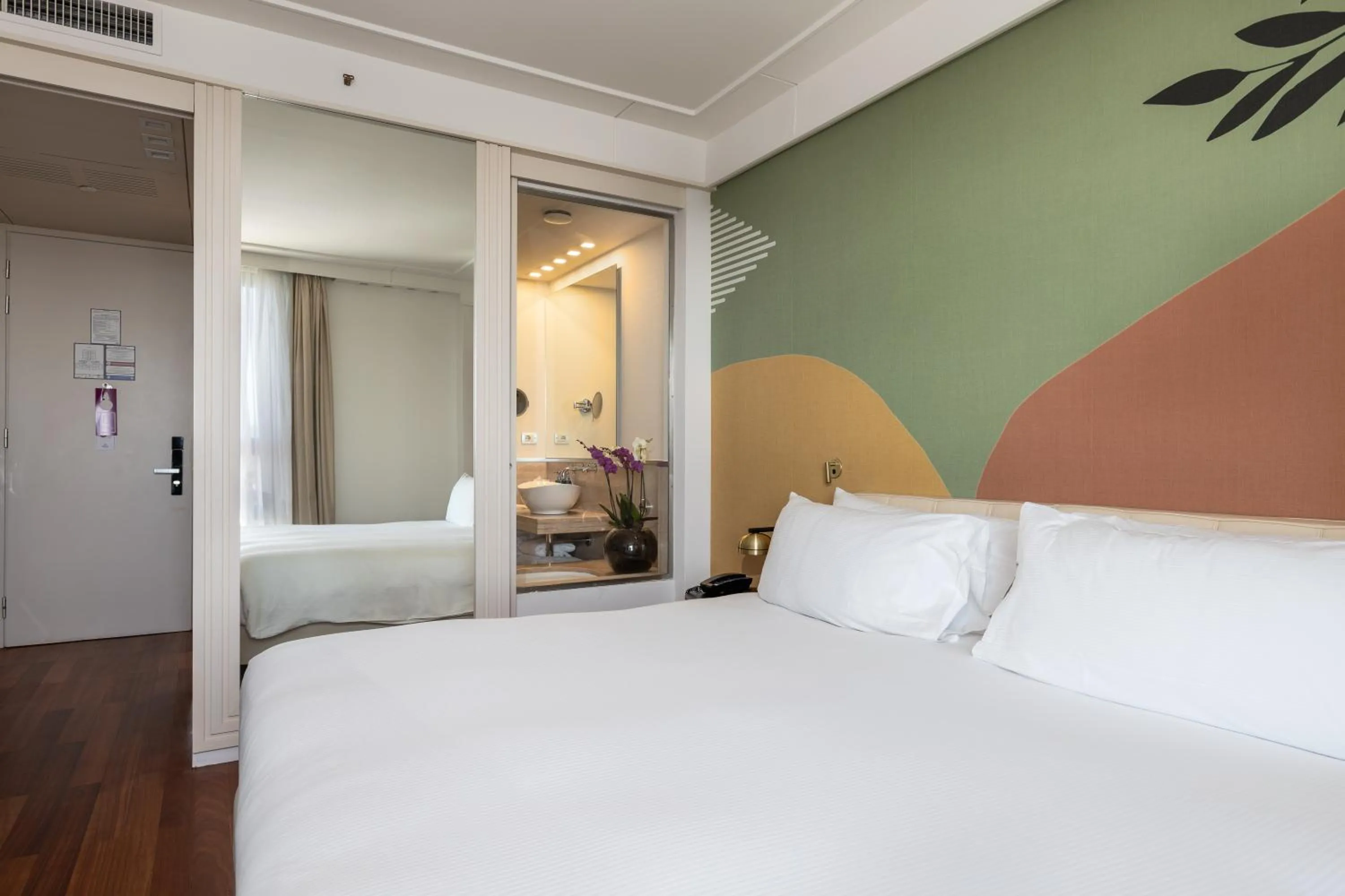 Bed in DoubleTree by Hilton Florence Metropole