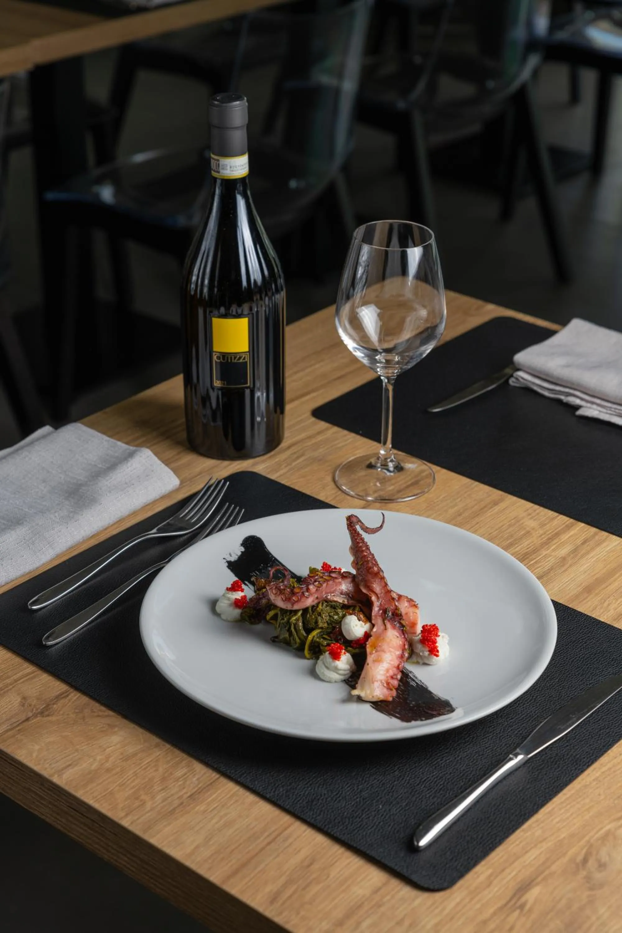 Restaurant/places to eat in Building Hotel