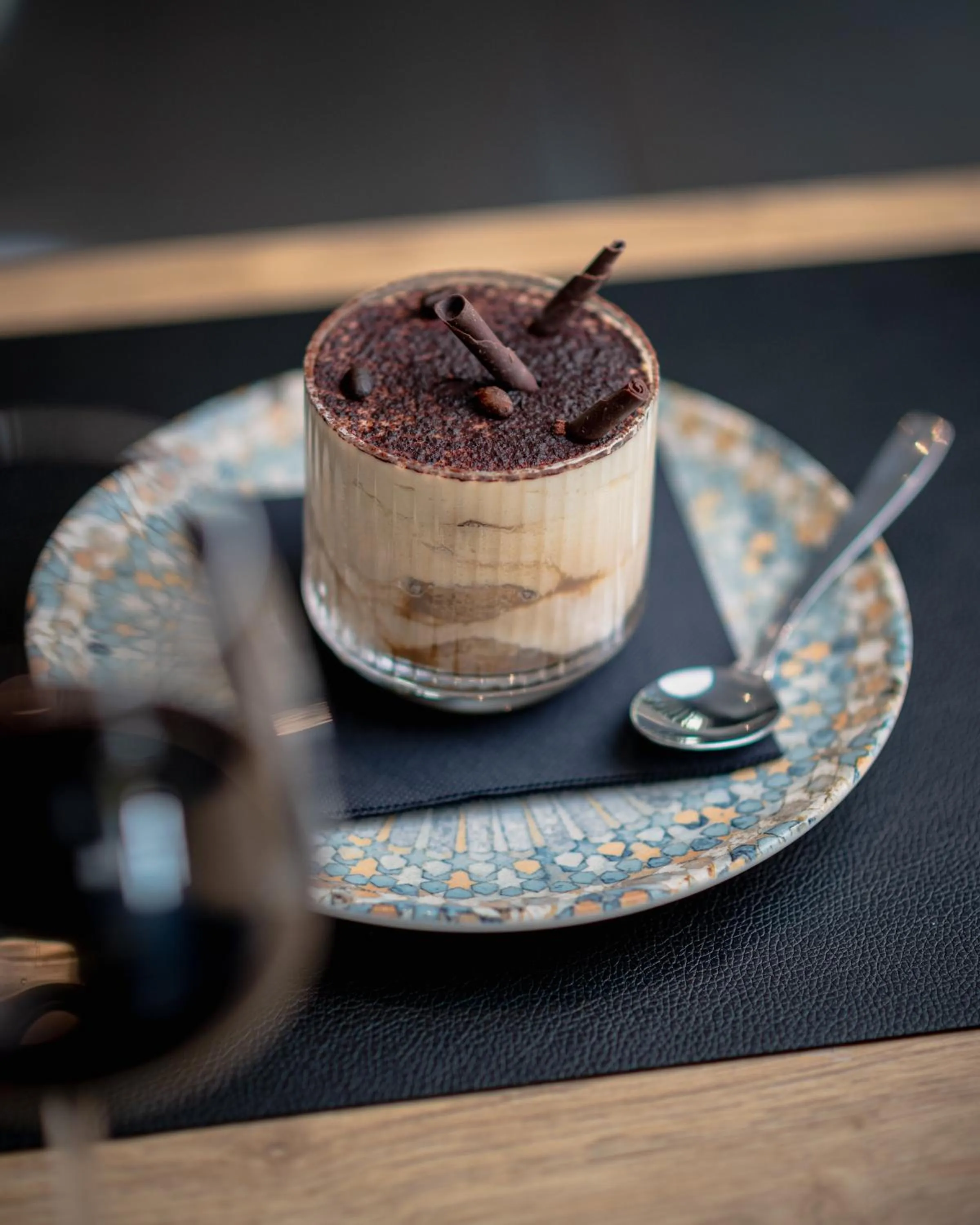 Restaurant/places to eat in Building Hotel