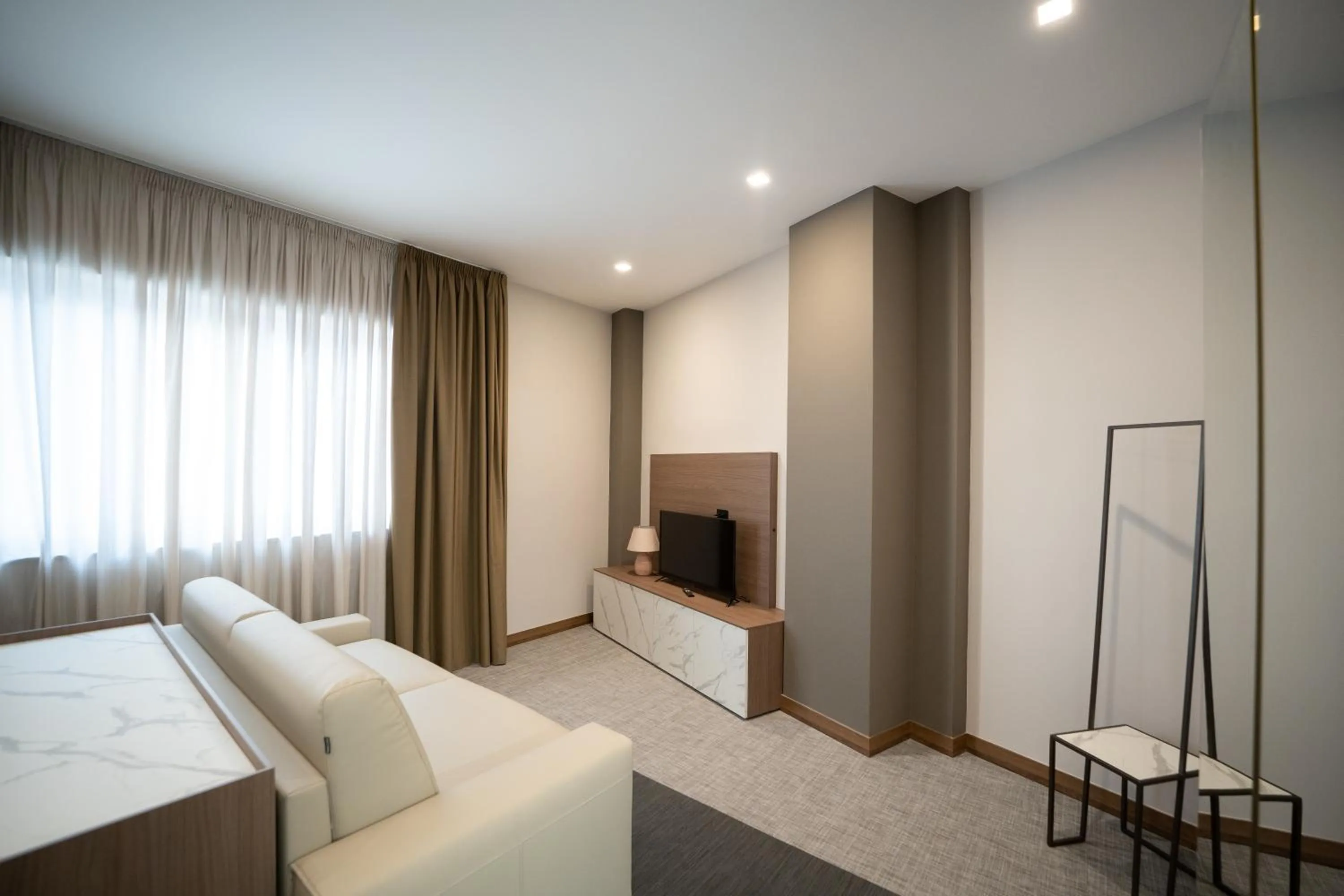 Living room, Bed in Building Hotel