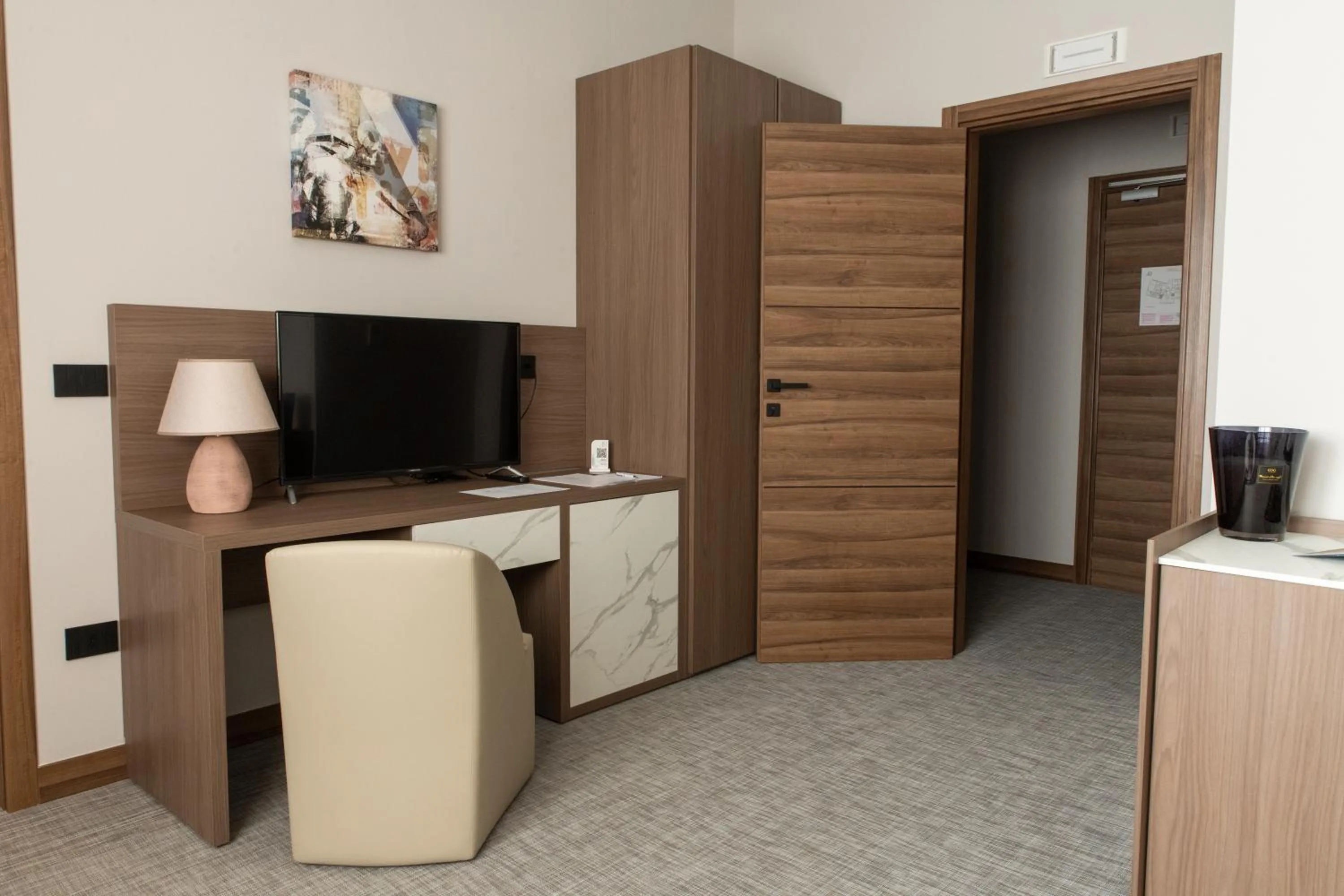 TV and multimedia in Building Hotel