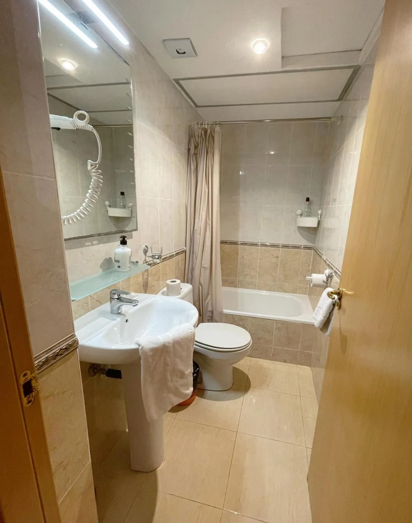 Shower in Royal Inn Aparthotel