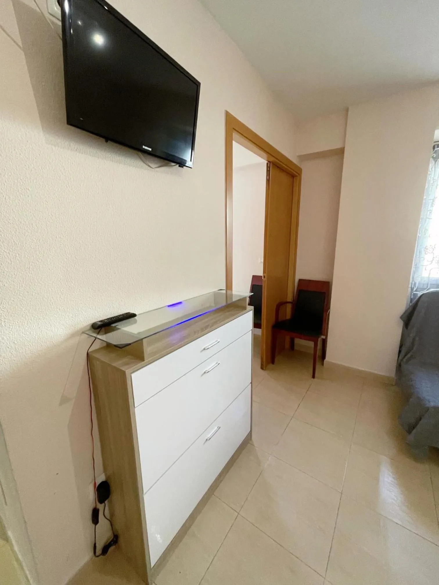 Communal lounge/ TV room in Royal Inn Aparthotel