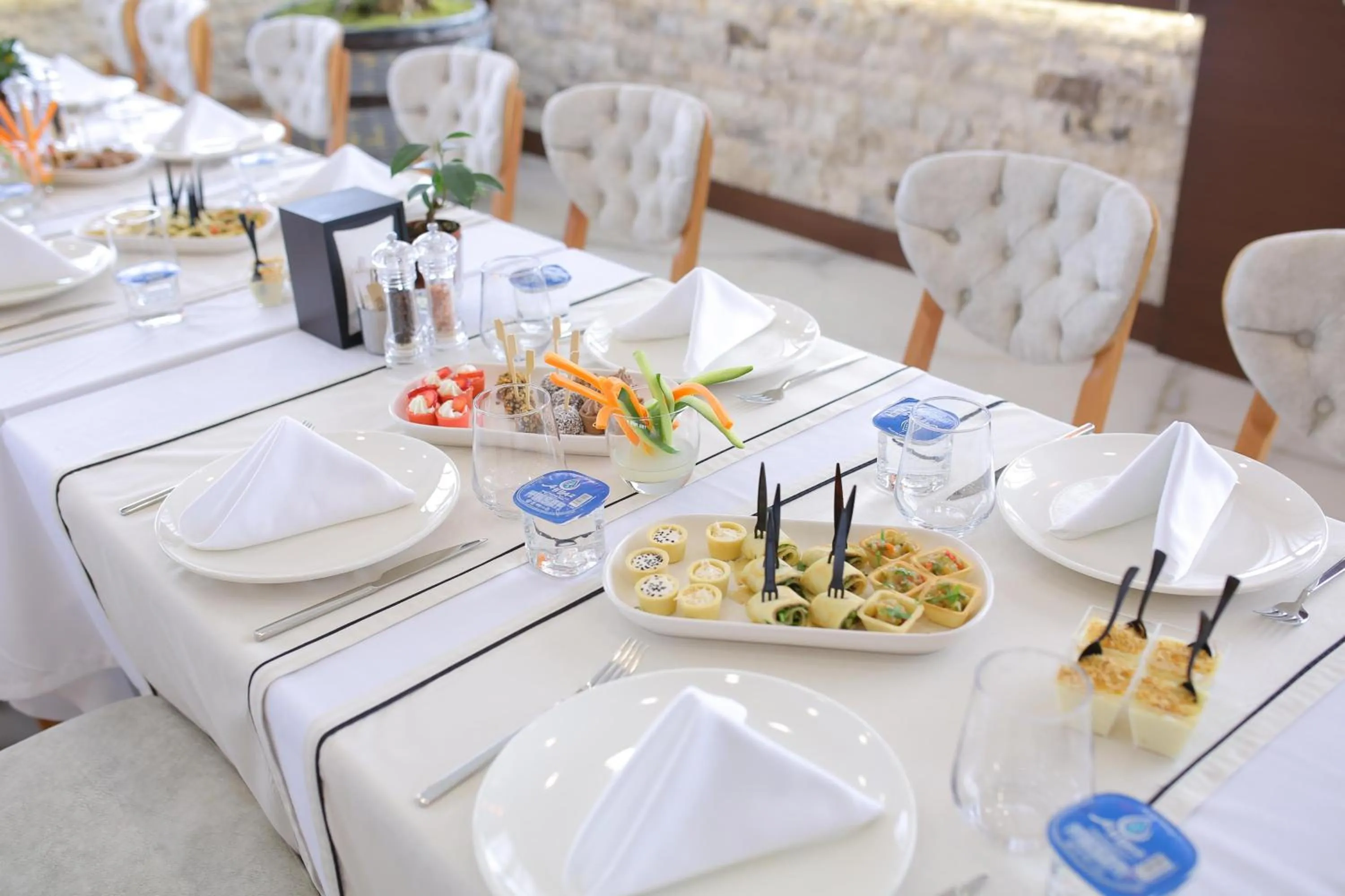 Restaurant/places to eat in Kahra Otel