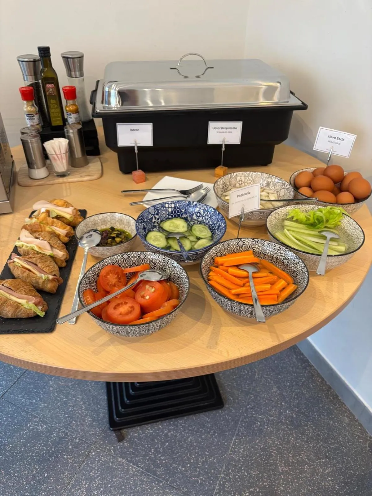 Restaurant/places to eat in Phi Hotel Ambra