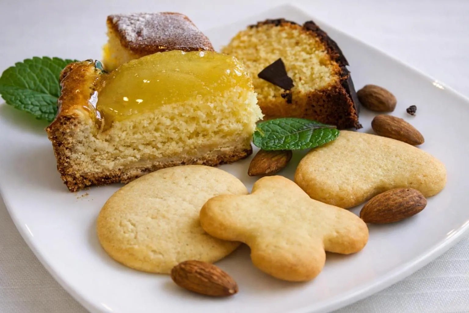 Buffet breakfast in Phi Hotel Ambra