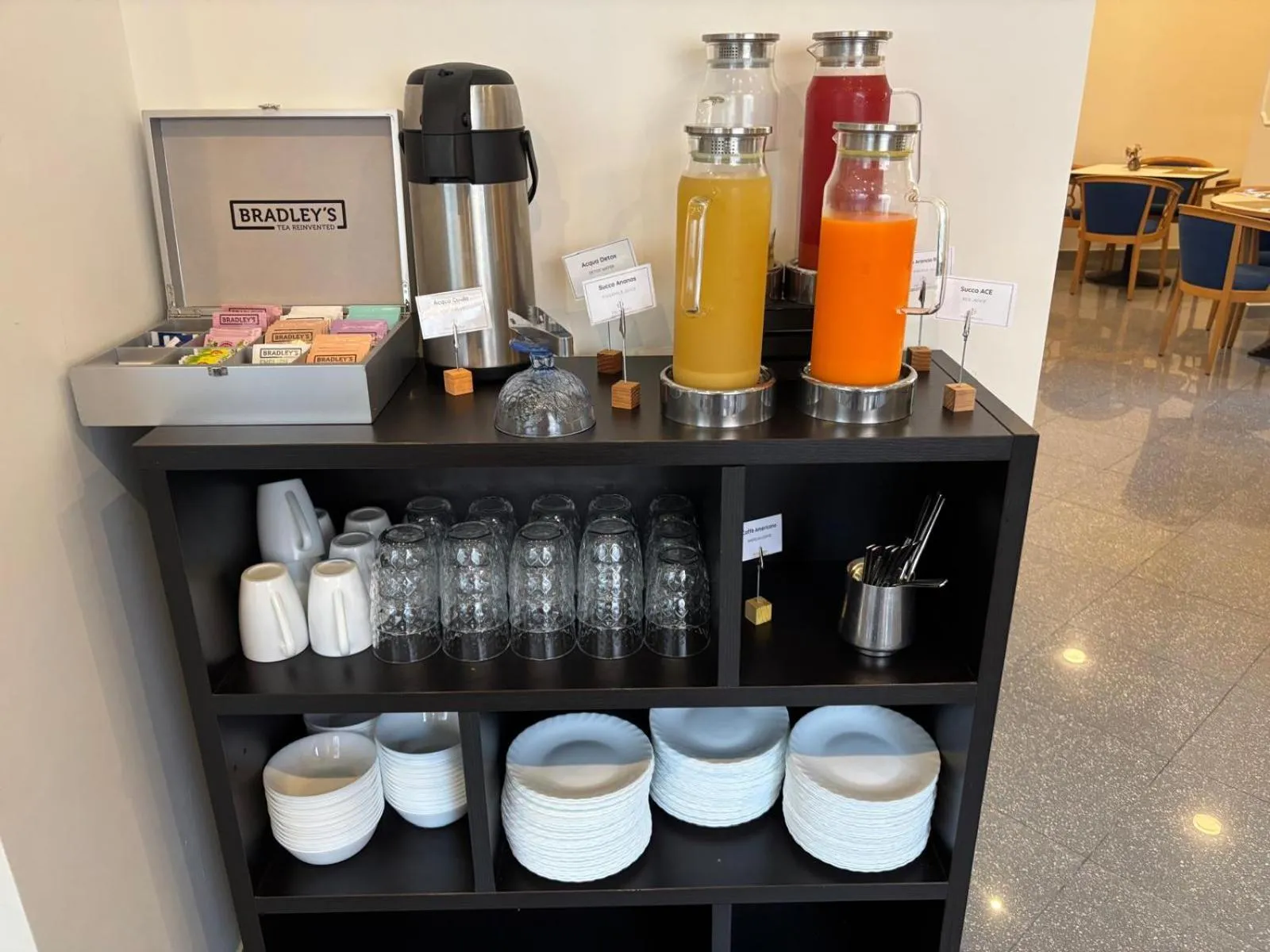 Restaurant/places to eat in Phi Hotel Ambra