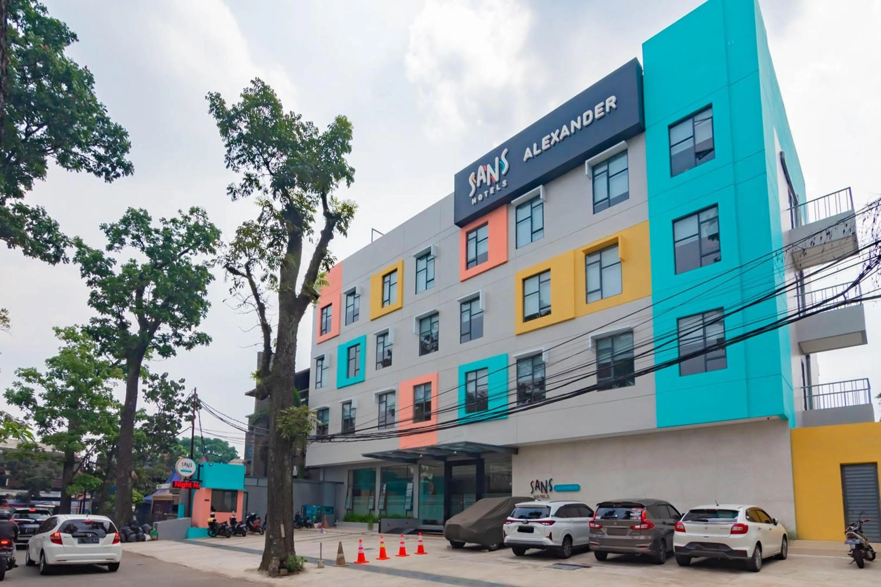 Property building in Sans Hotel Alexander Bandung