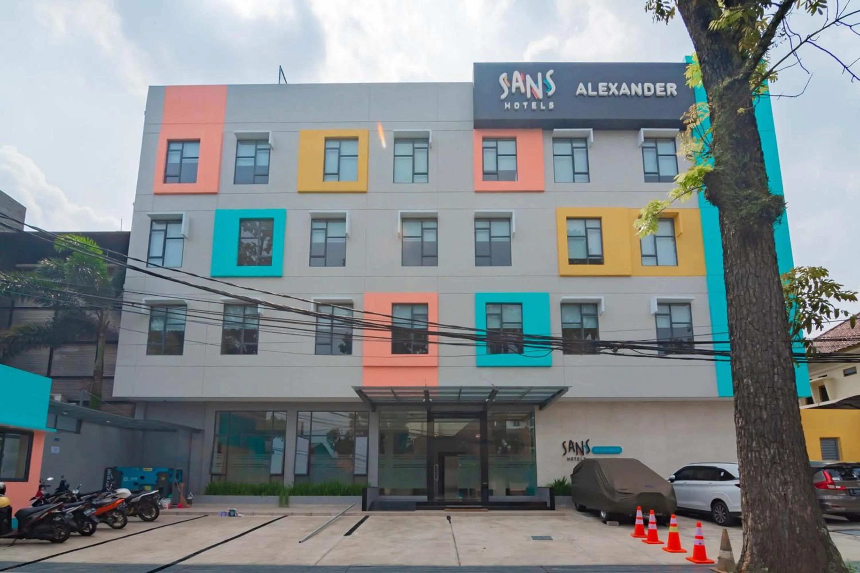 Property building in Sans Hotel Alexander Bandung