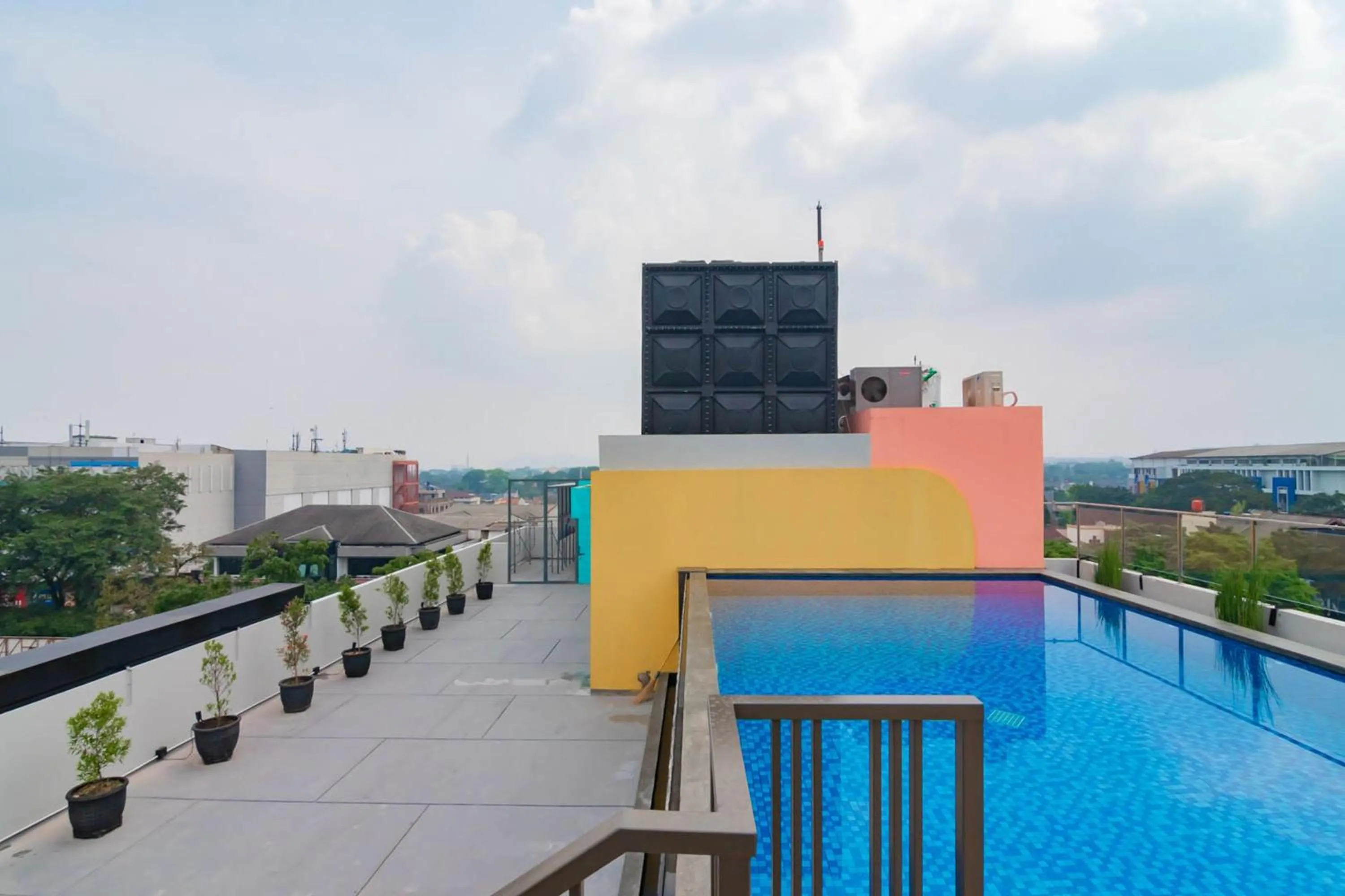 Swimming pool in Sans Hotel Alexander Bandung