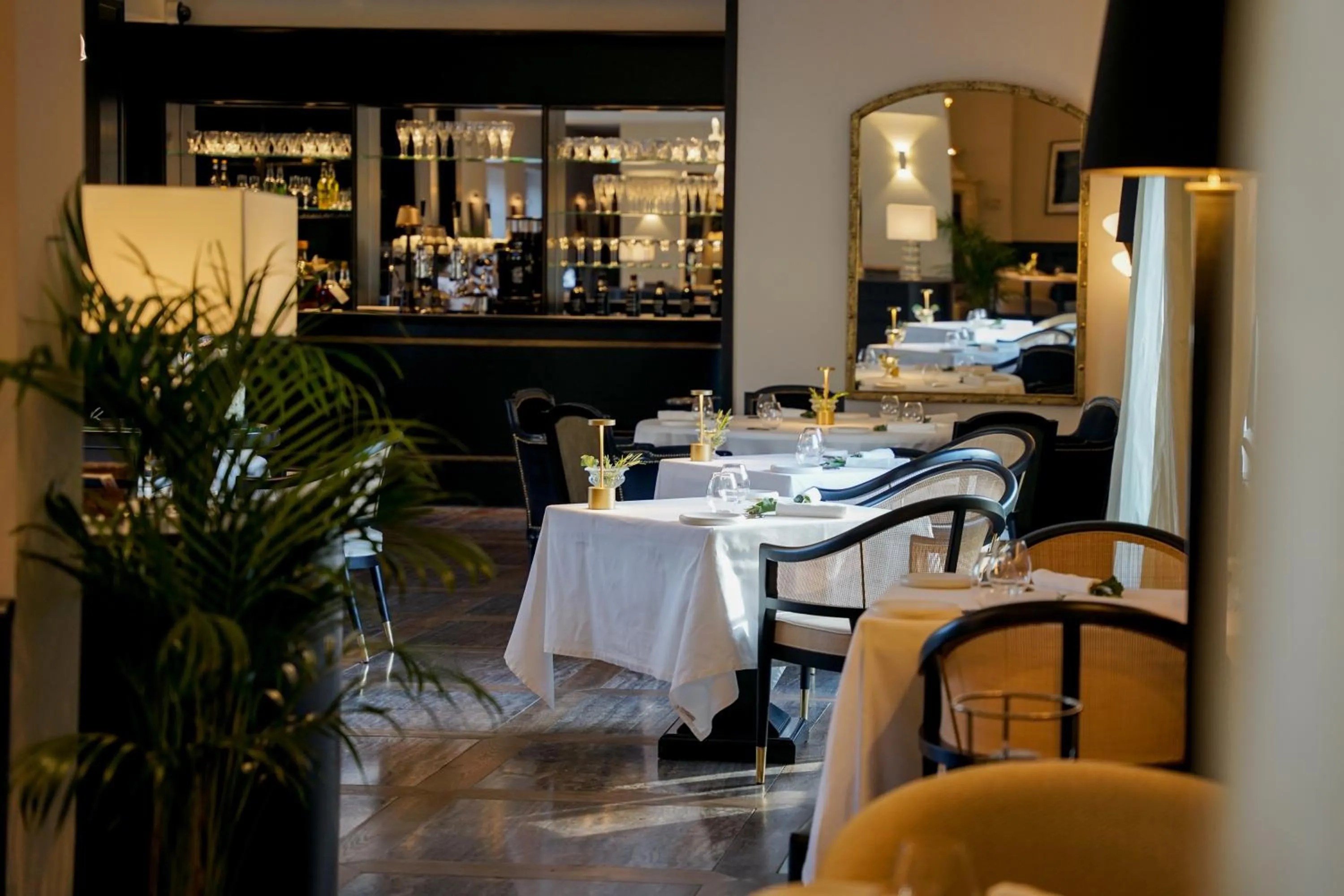 Restaurant/places to eat in Domaine De Manville