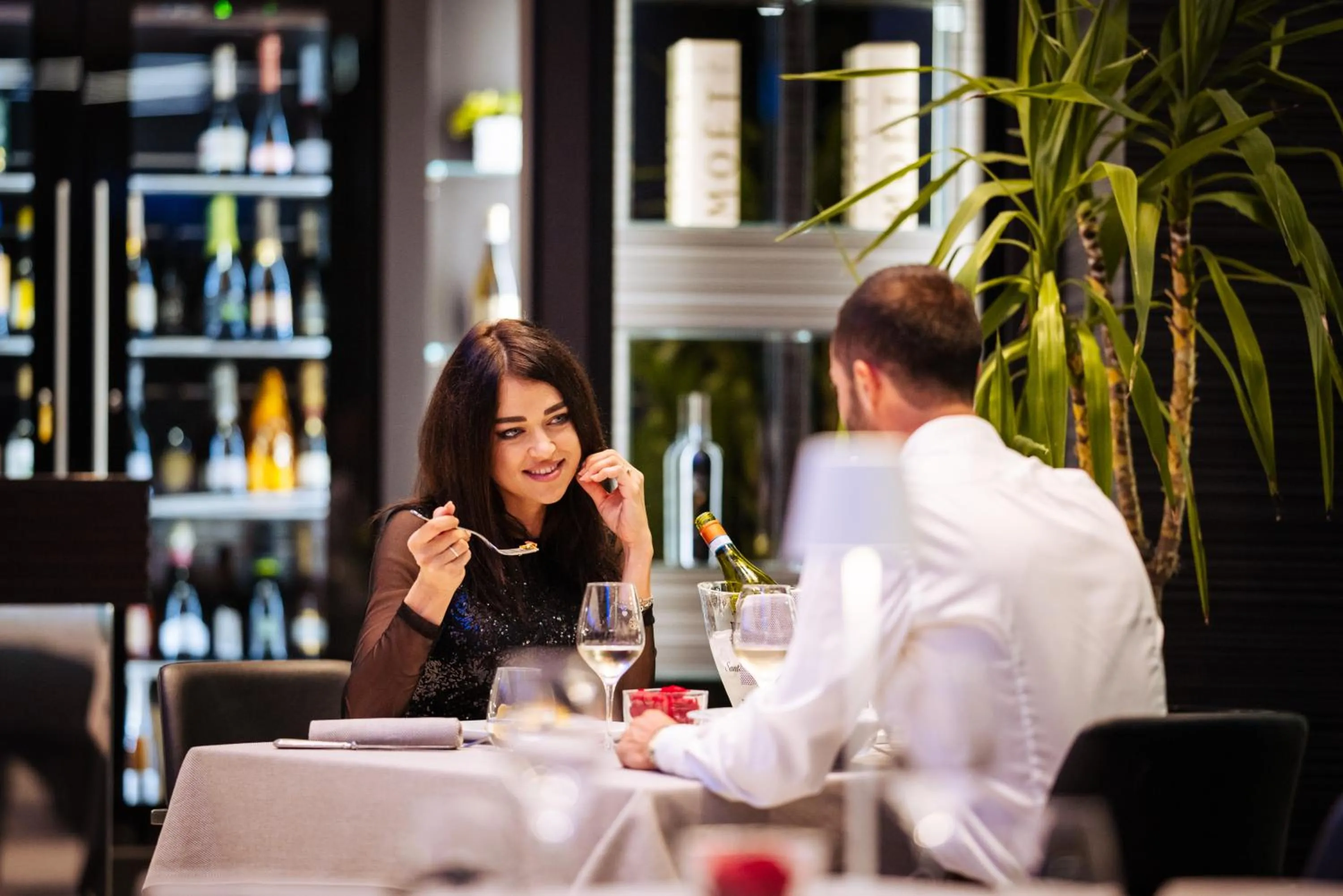 Restaurant/places to eat in Raffaello Hotel & Mooka Restaurant