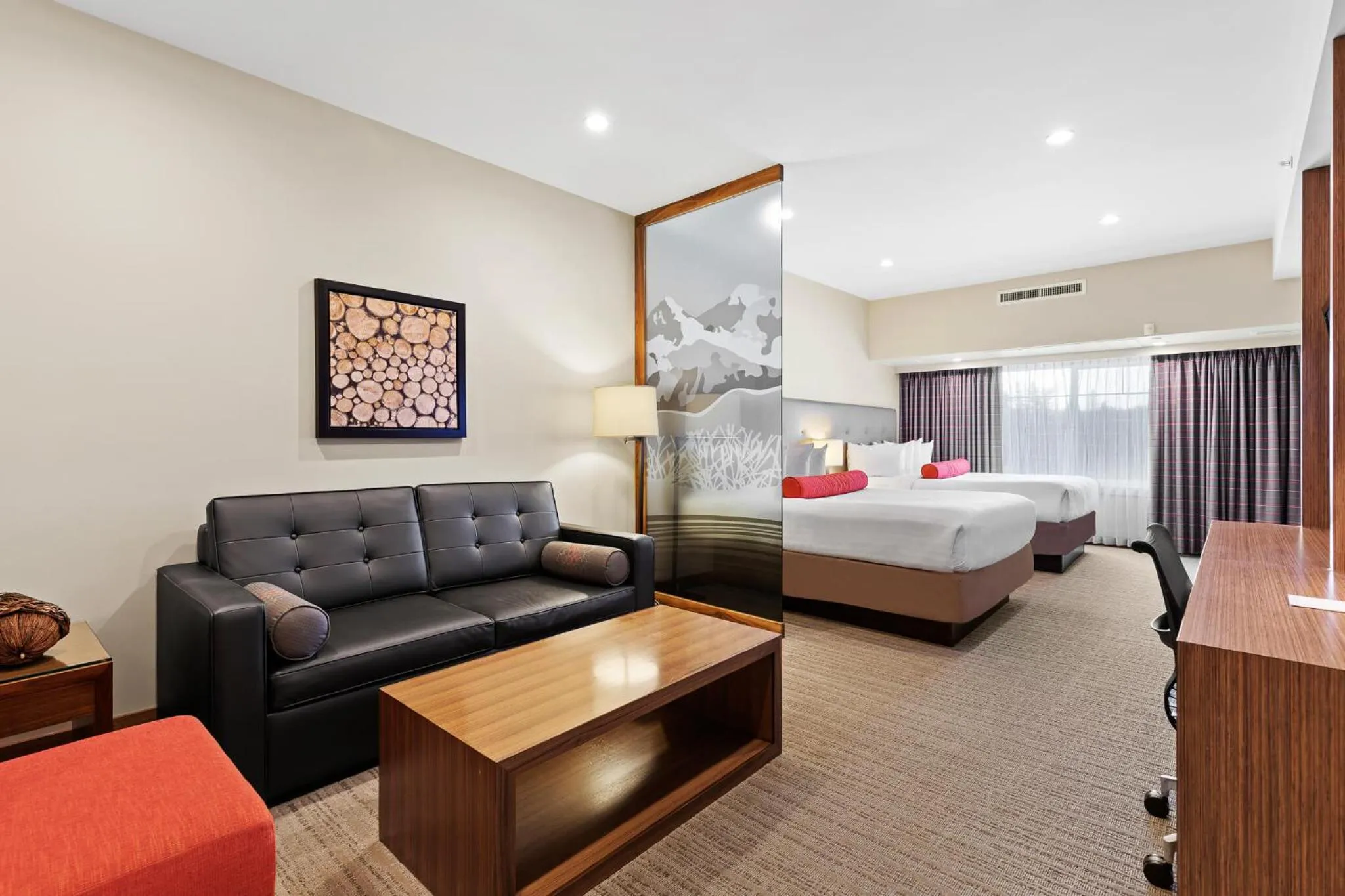 Bed in Mountain View Inn & Suites