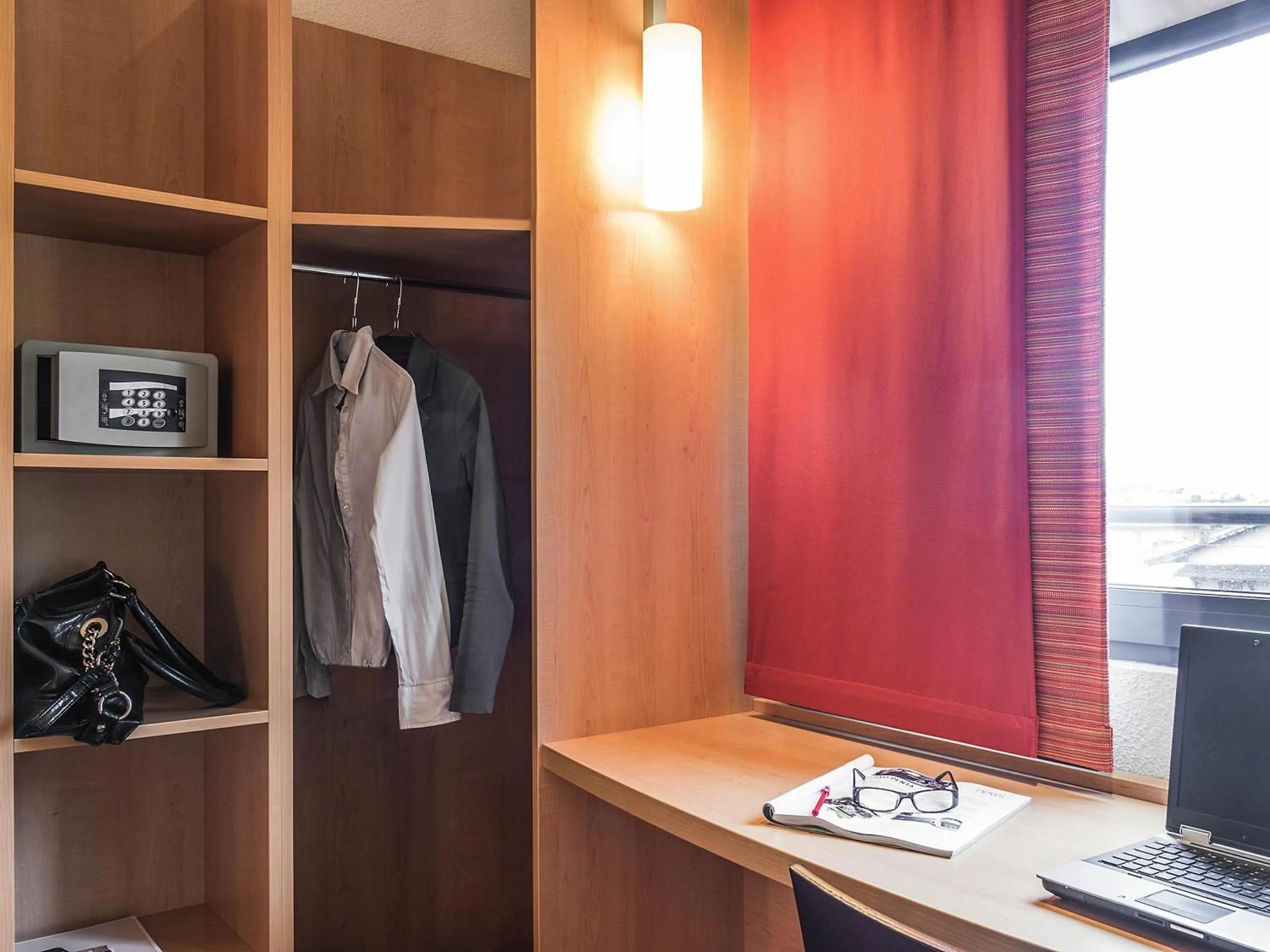 Bedroom in Hotel Ibis Milano Malpensa