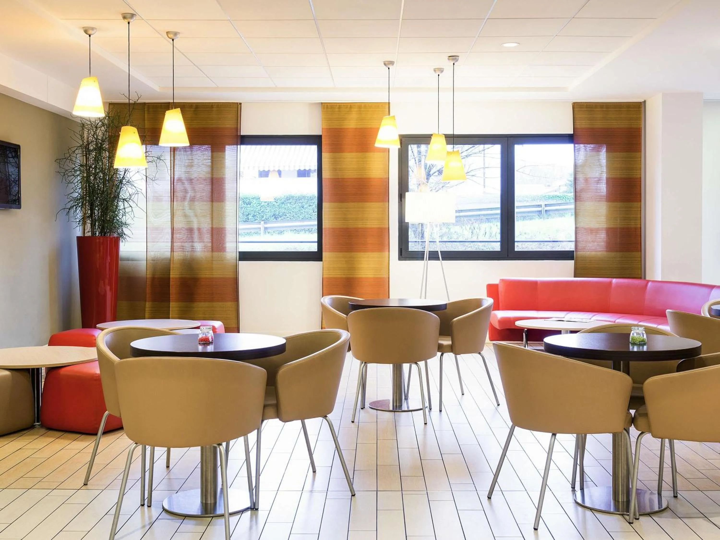 Lounge or bar in Hotel Ibis Milano Malpensa