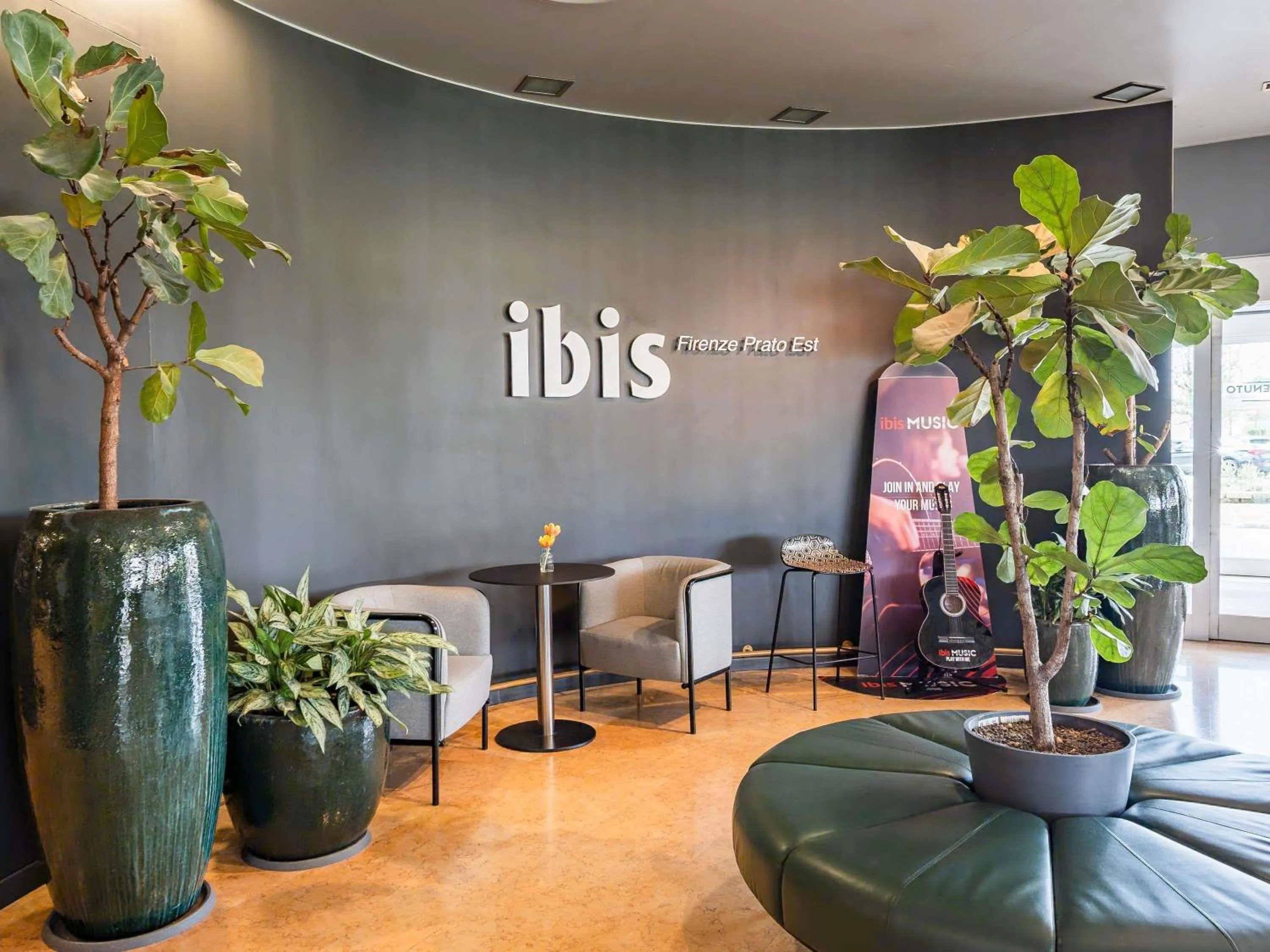 Property building in Hotel Ibis Firenze Prato Est