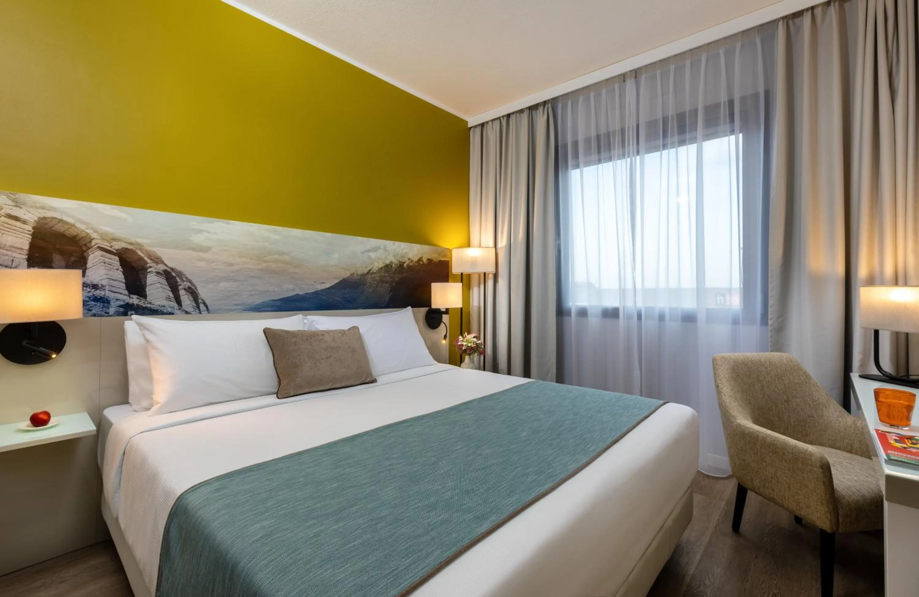 Photo of the whole room, Bed in Leonardo Hotel Verona