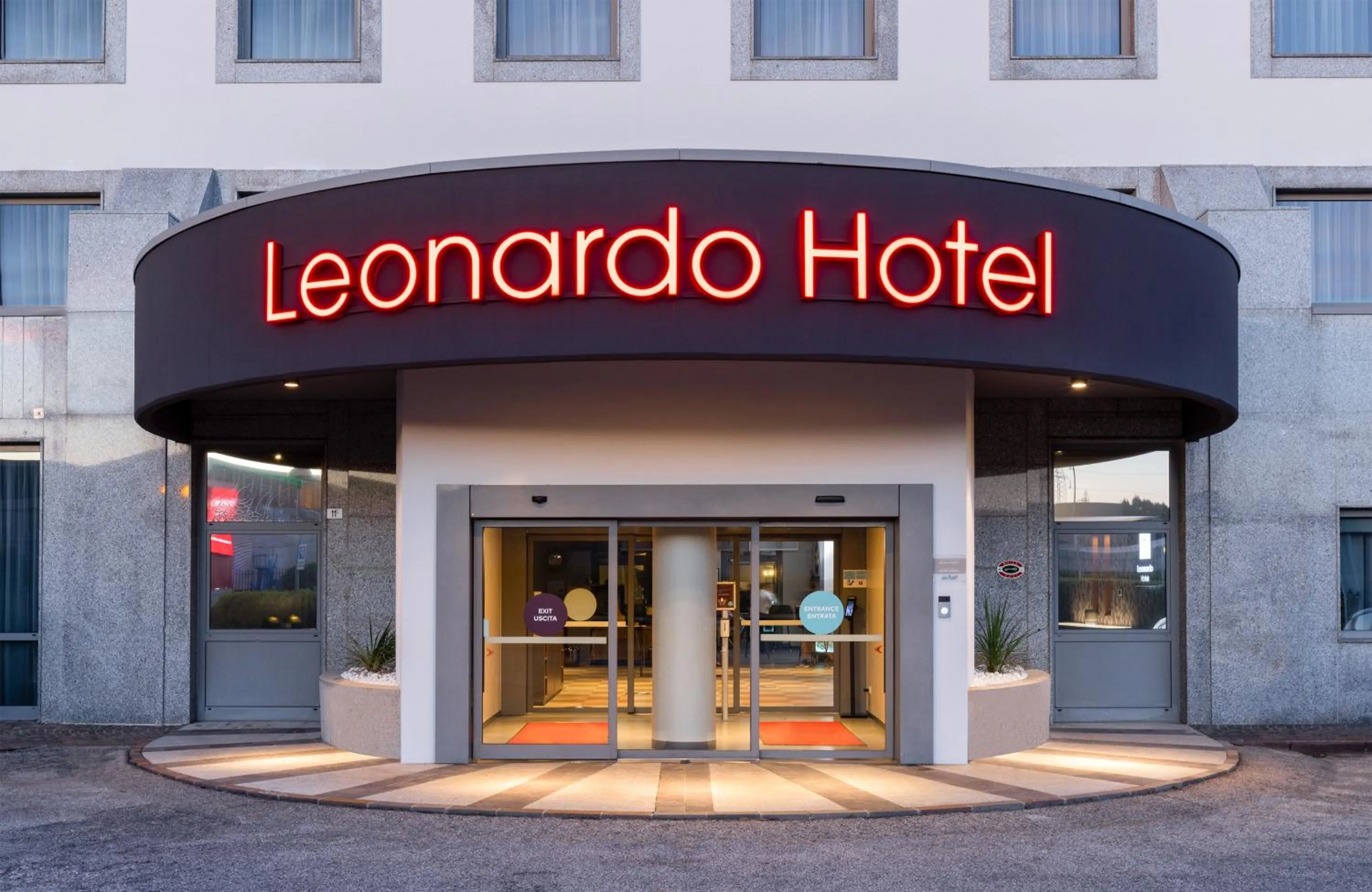 Facade/entrance in Leonardo Hotel Verona