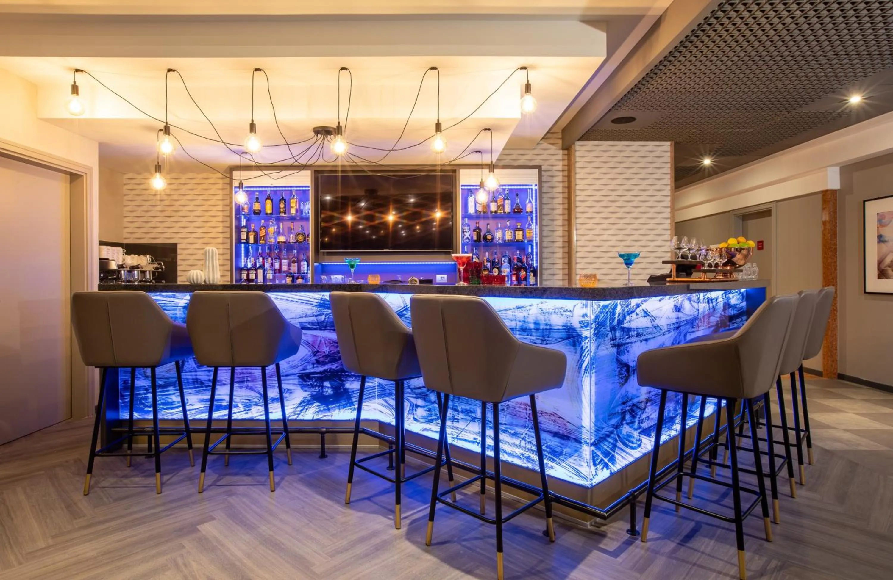 Lounge or bar in Leonardo Hotel Verona