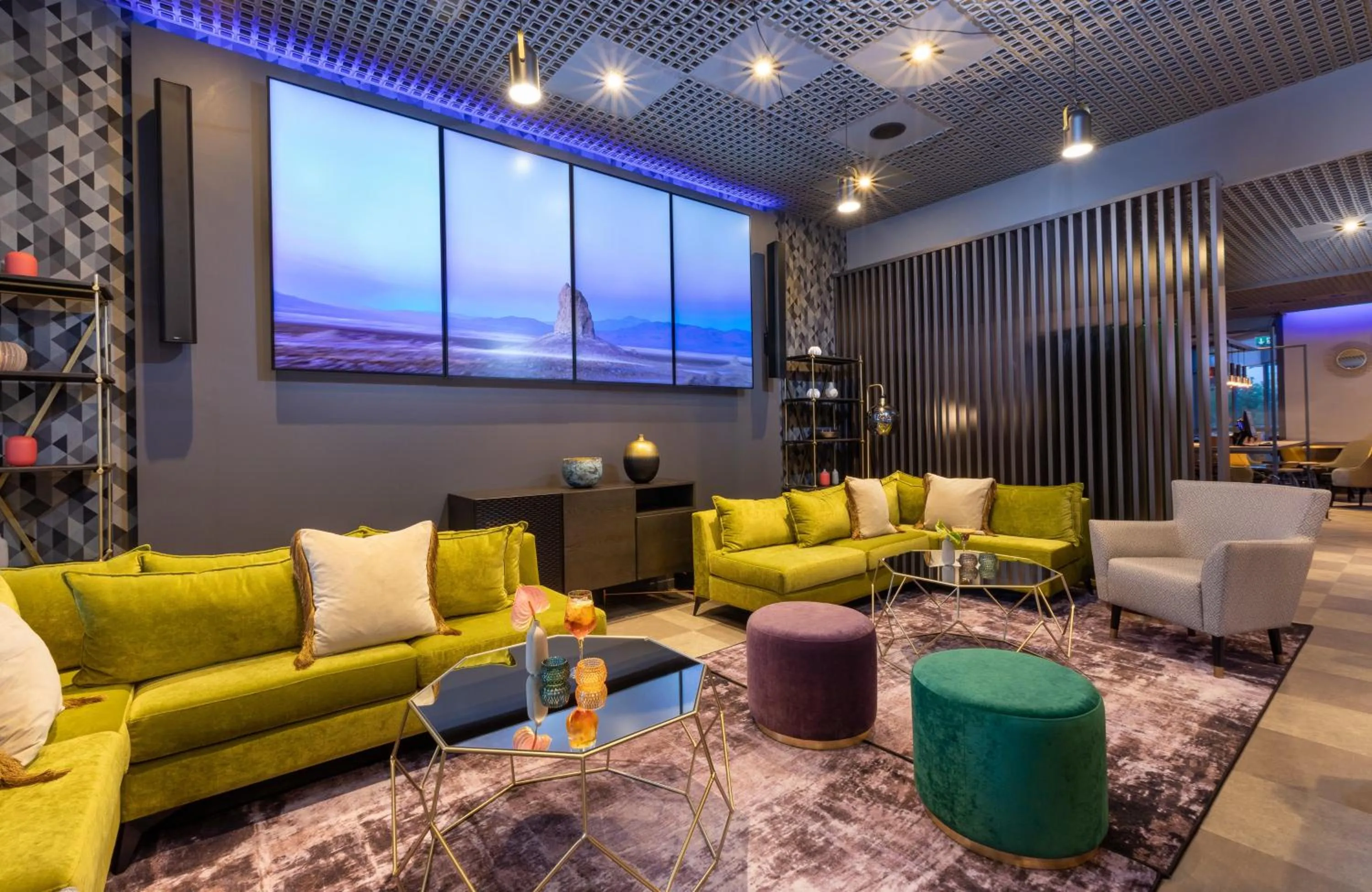 Lobby or reception in Leonardo Hotel Verona