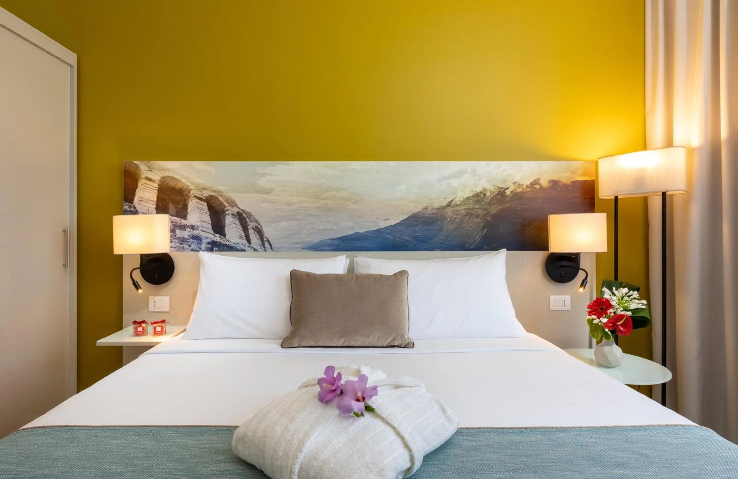 Bedroom, Bed in Leonardo Hotel Verona