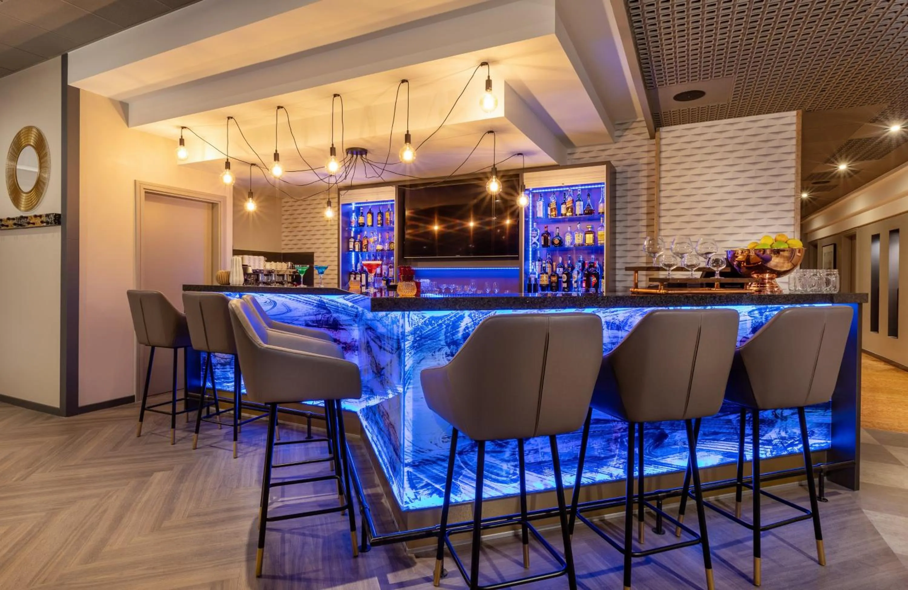 Lounge or bar in Leonardo Hotel Verona