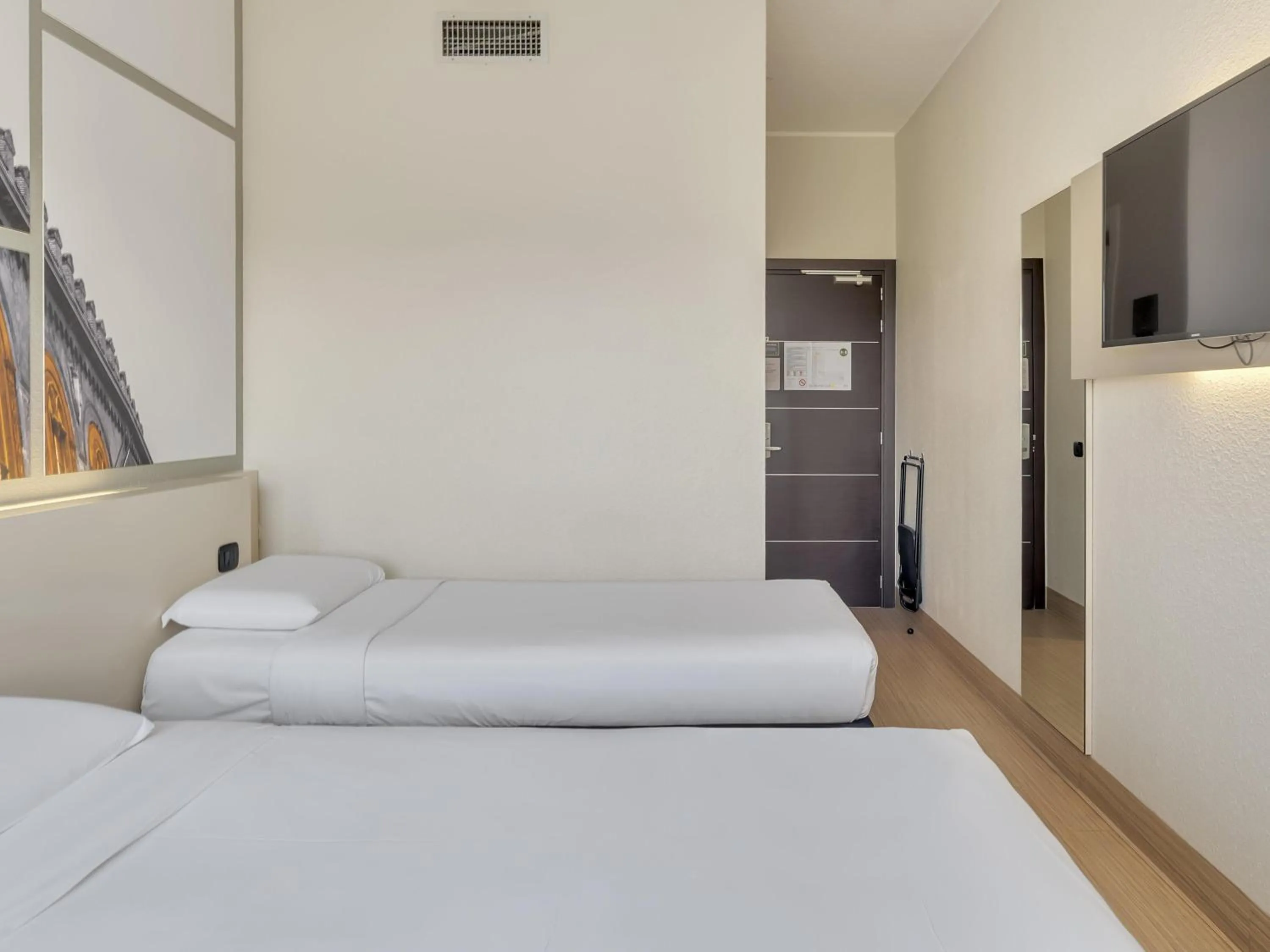 Photo of the whole room, Bed in B&B Hotel Cremona