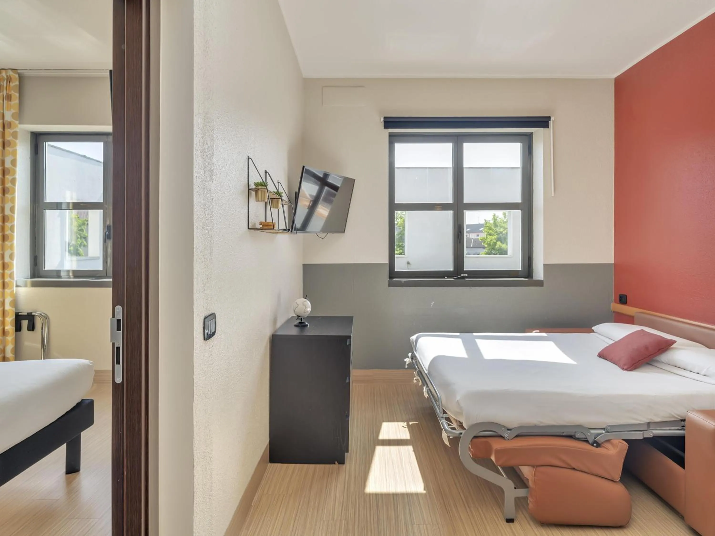 Bathroom, Bed in B&B Hotel Cremona