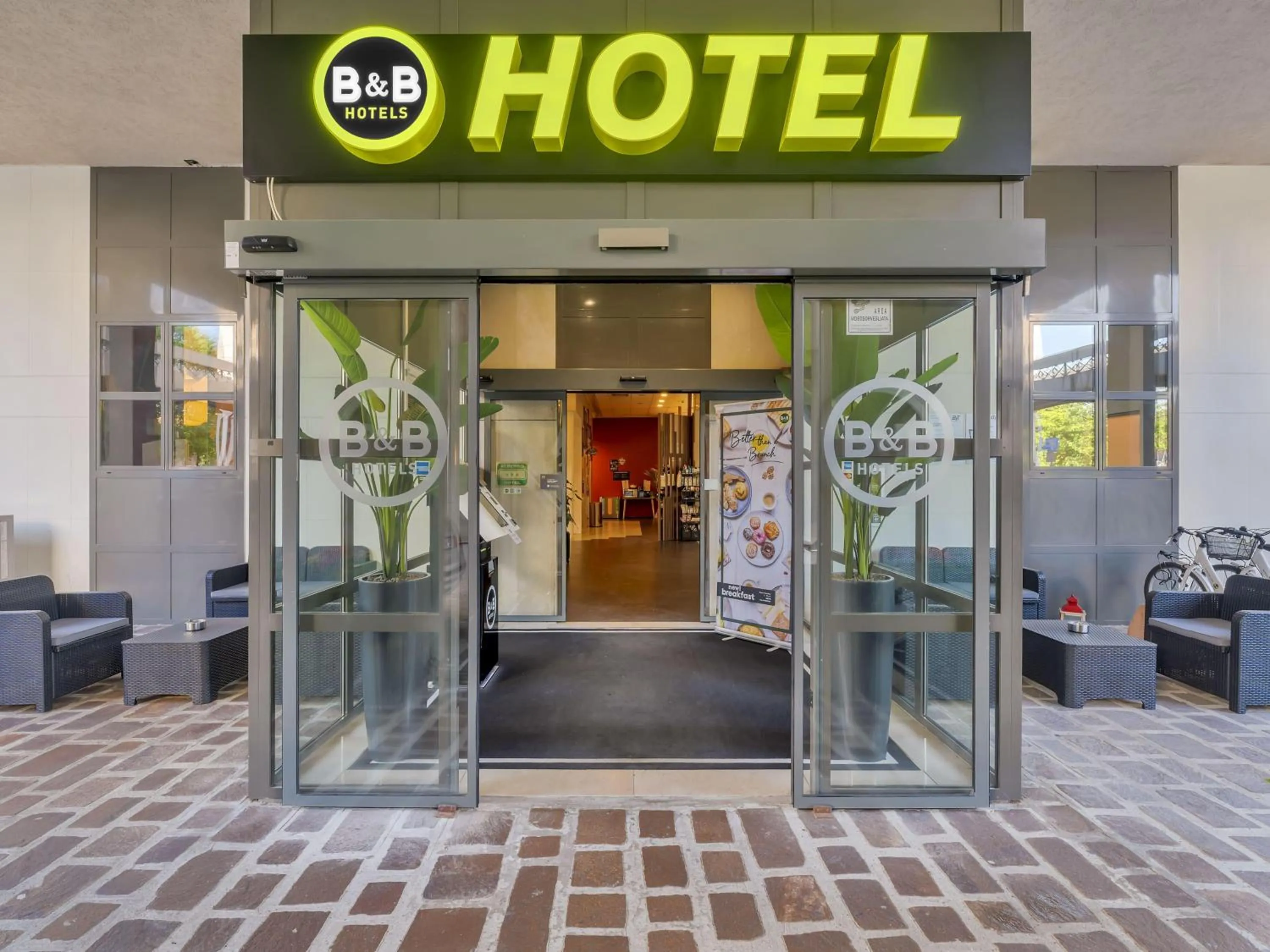 Property building in B&B Hotel Cremona