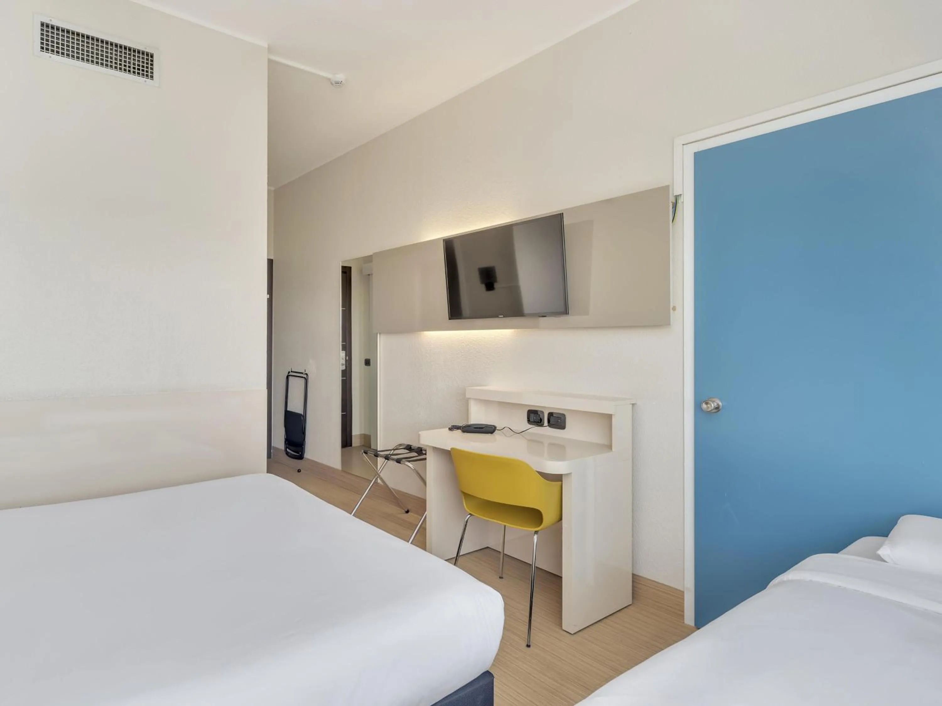 Photo of the whole room, Bed in B&B Hotel Cremona