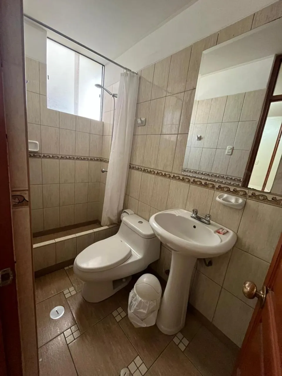 Shower in HOTEL AREQUIPA