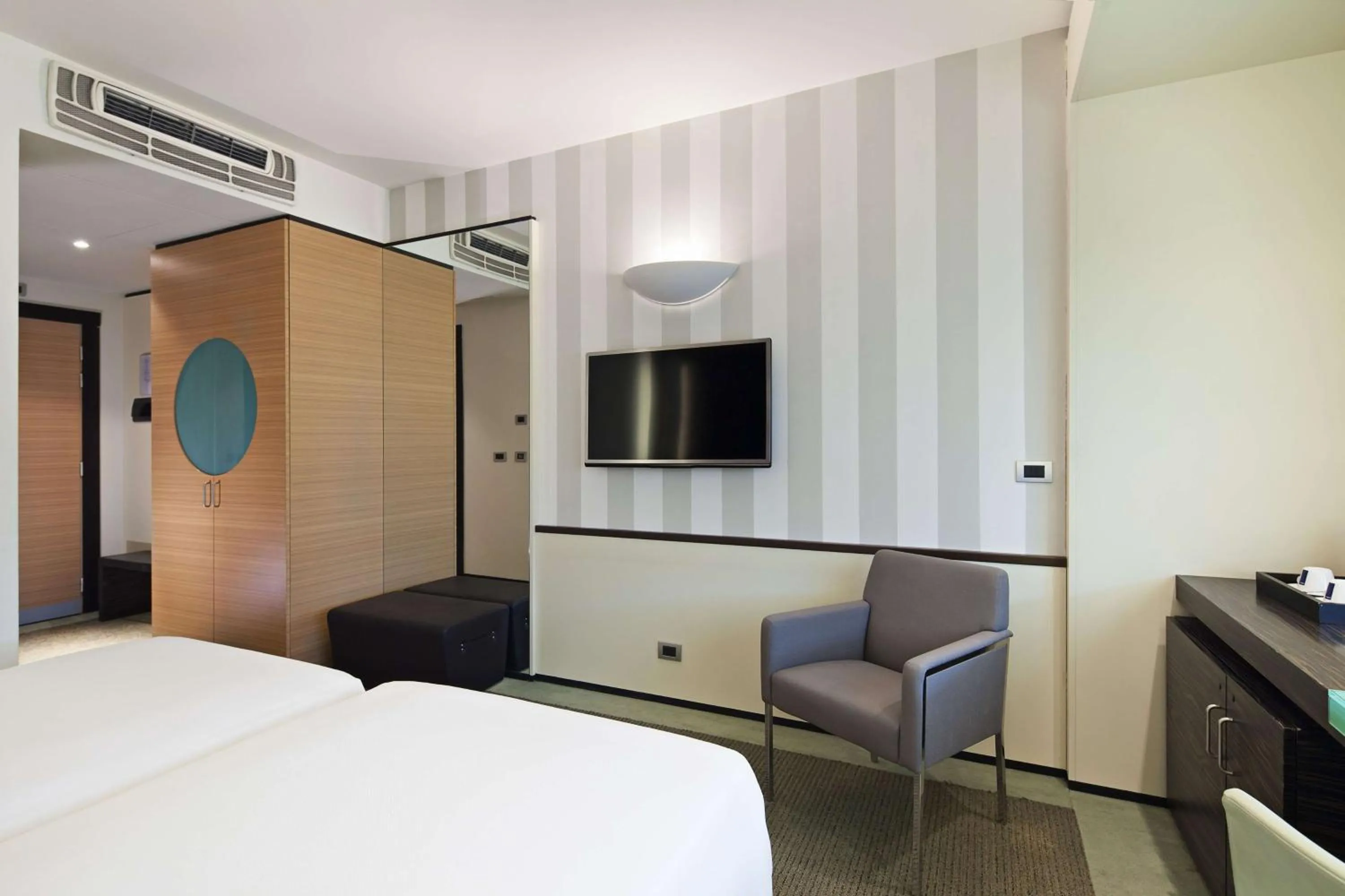 Photo of the whole room in NH Venezia Laguna Palace