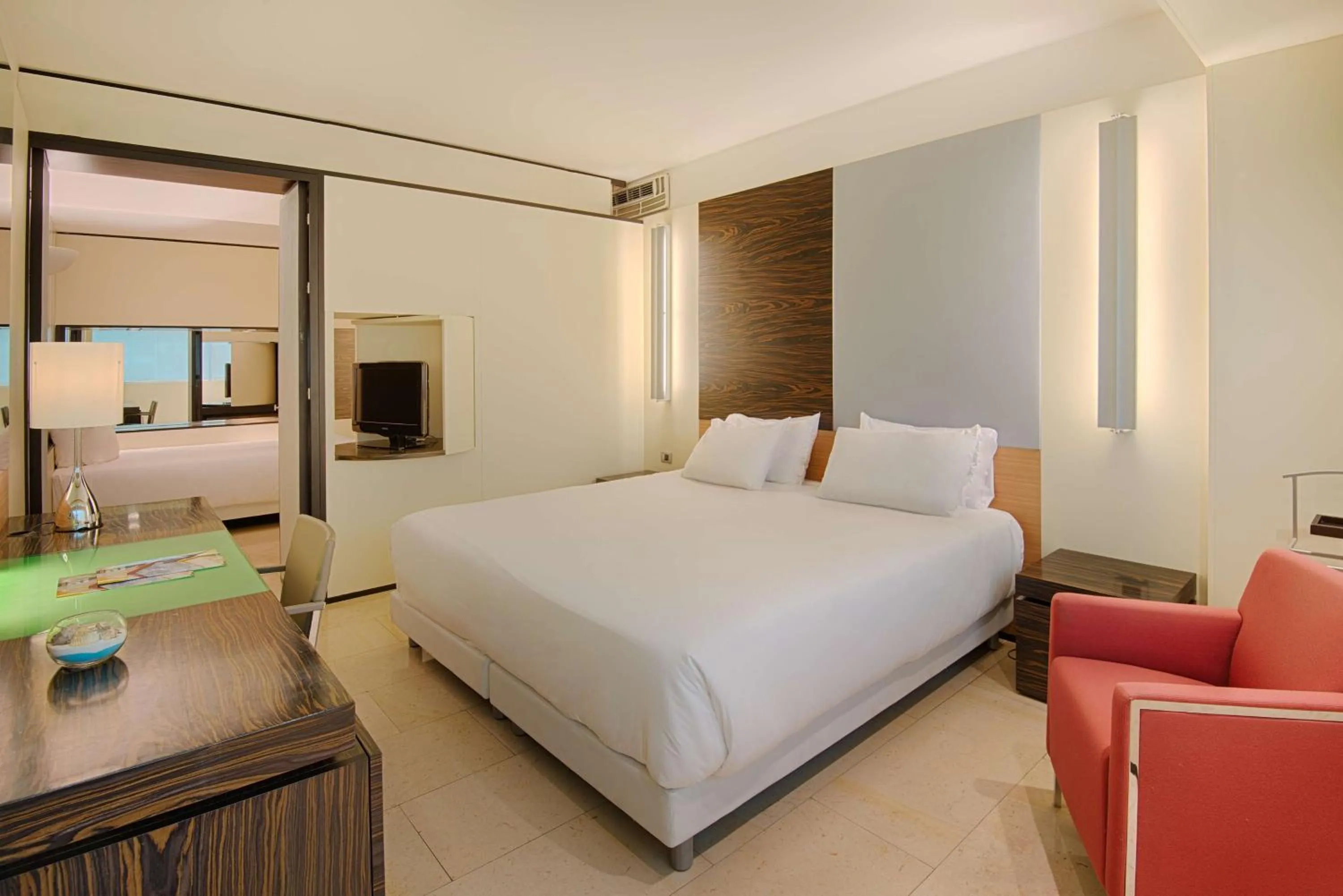 Photo of the whole room in NH Venezia Laguna Palace