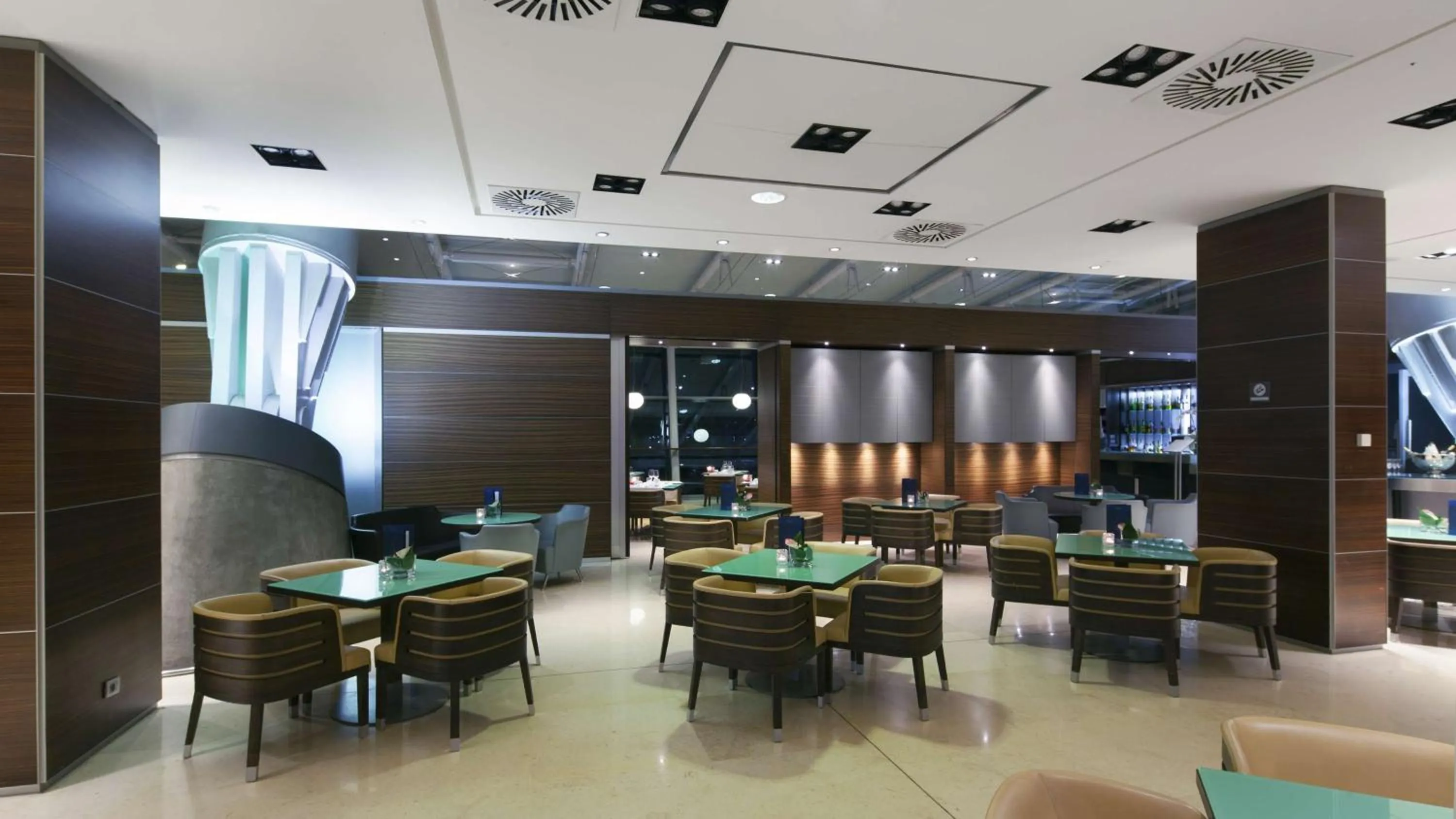 Lounge or bar in NH Venezia Laguna Palace