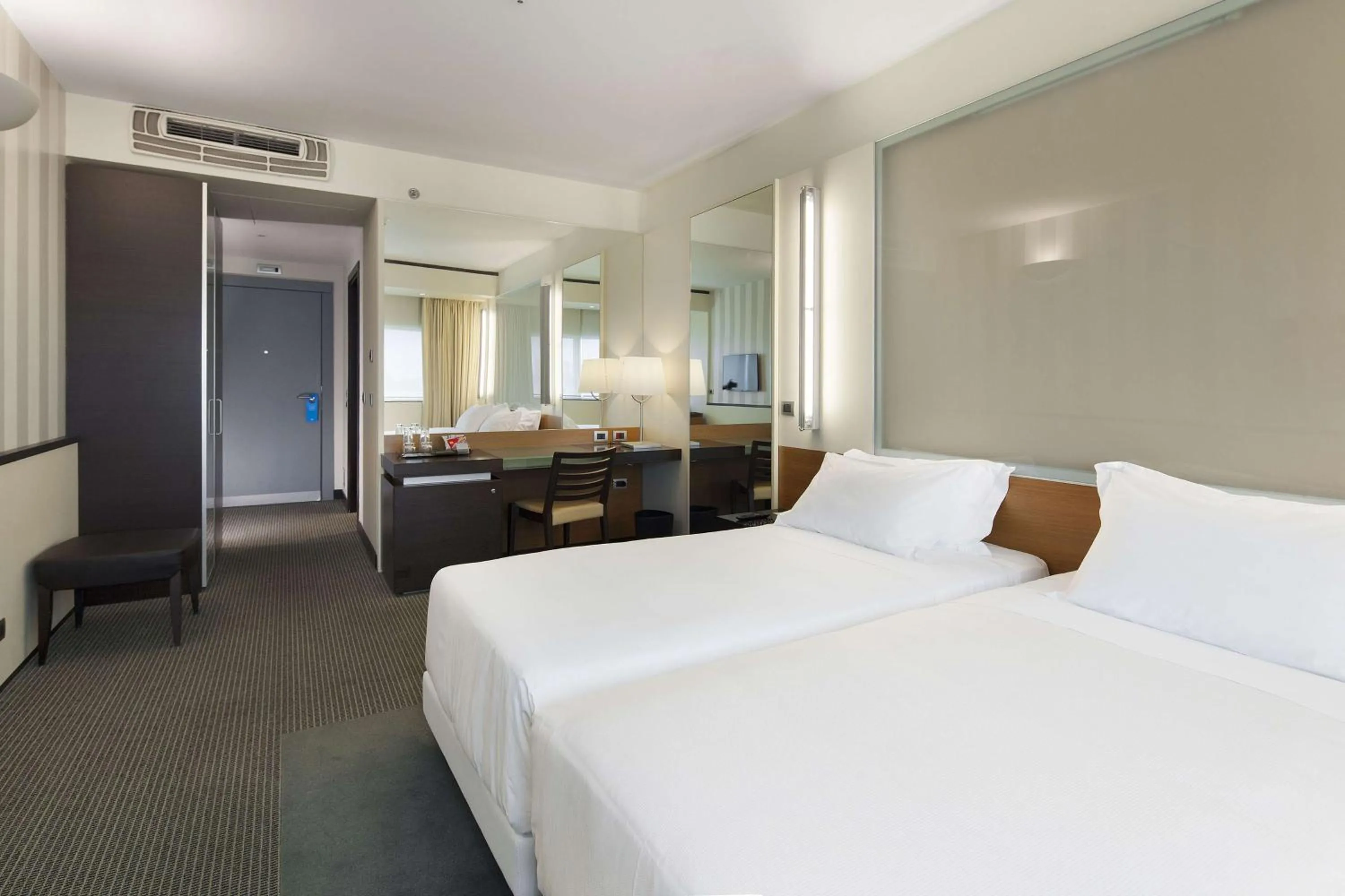 Photo of the whole room in NH Venezia Laguna Palace