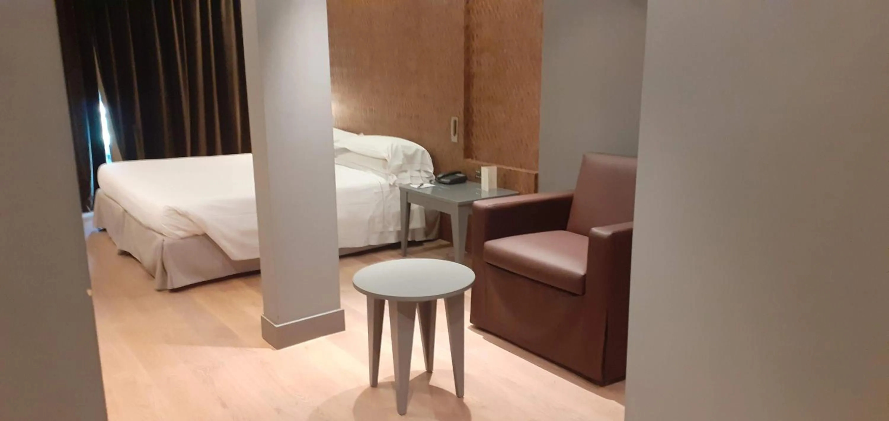 Photo of the whole room, Bed in Grand Hotel De La Ville