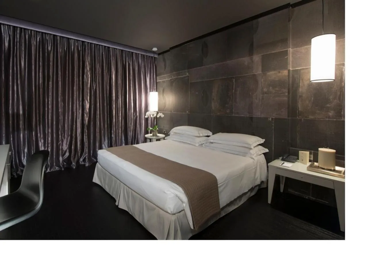 Bedroom, Bed in Grand Hotel De La Ville