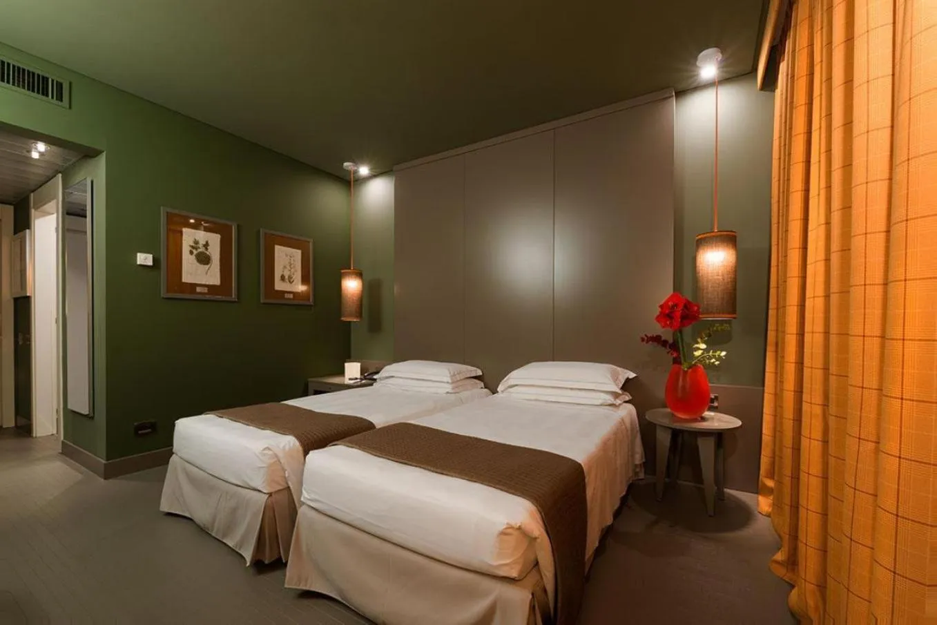 Photo of the whole room, Bed in Grand Hotel De La Ville