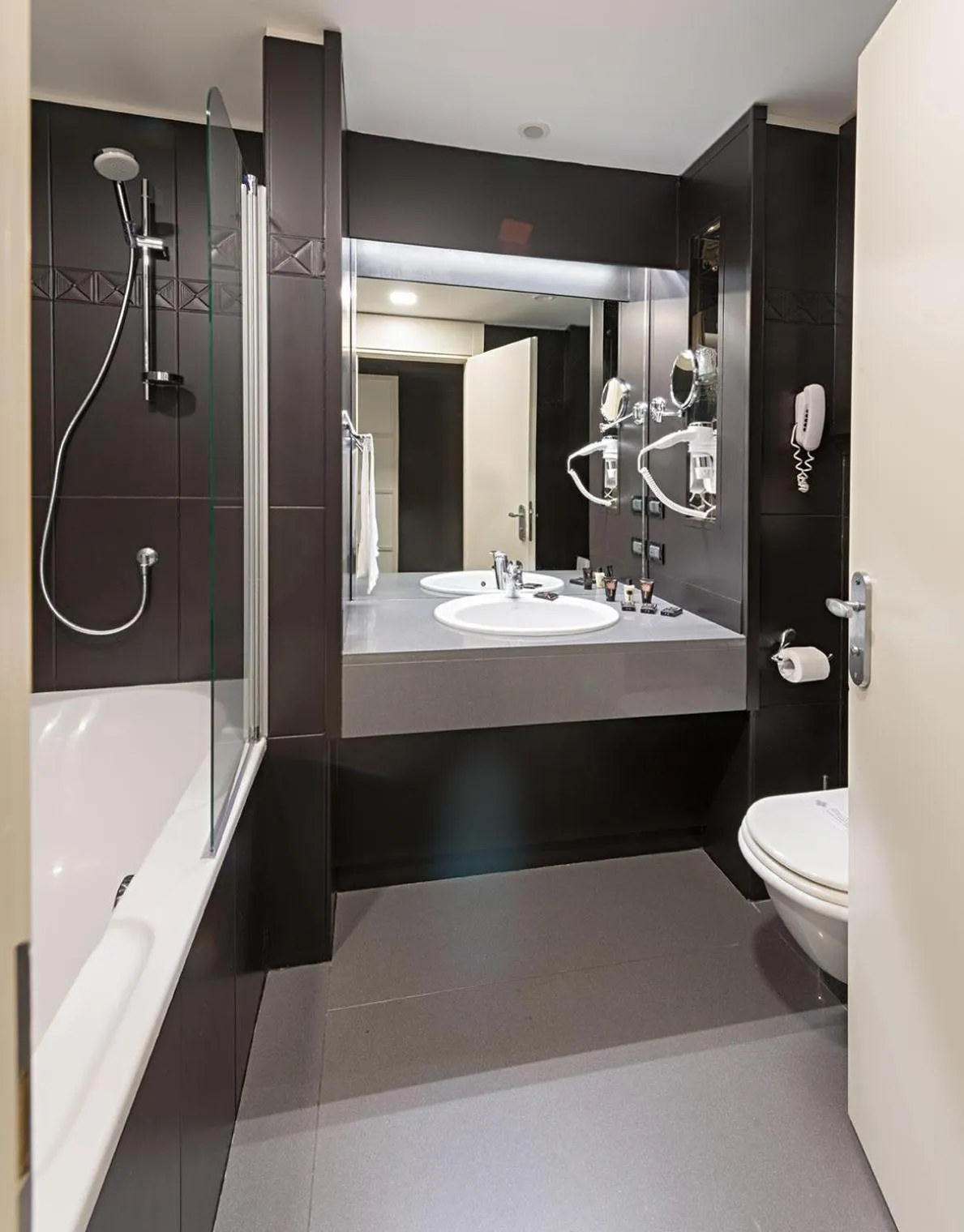 Bathroom in Grand Hotel De La Ville