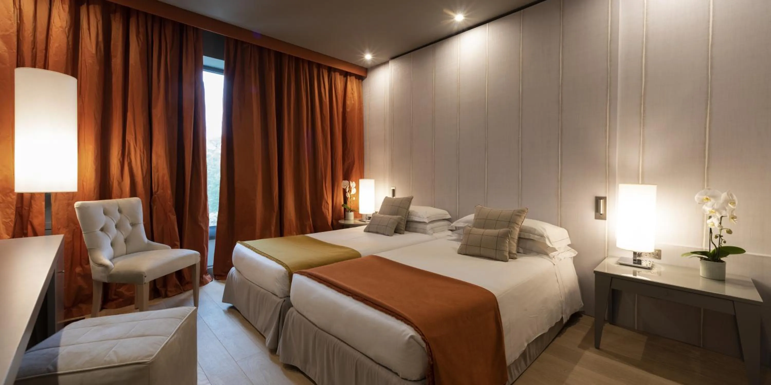 Photo of the whole room, Bed in Grand Hotel De La Ville