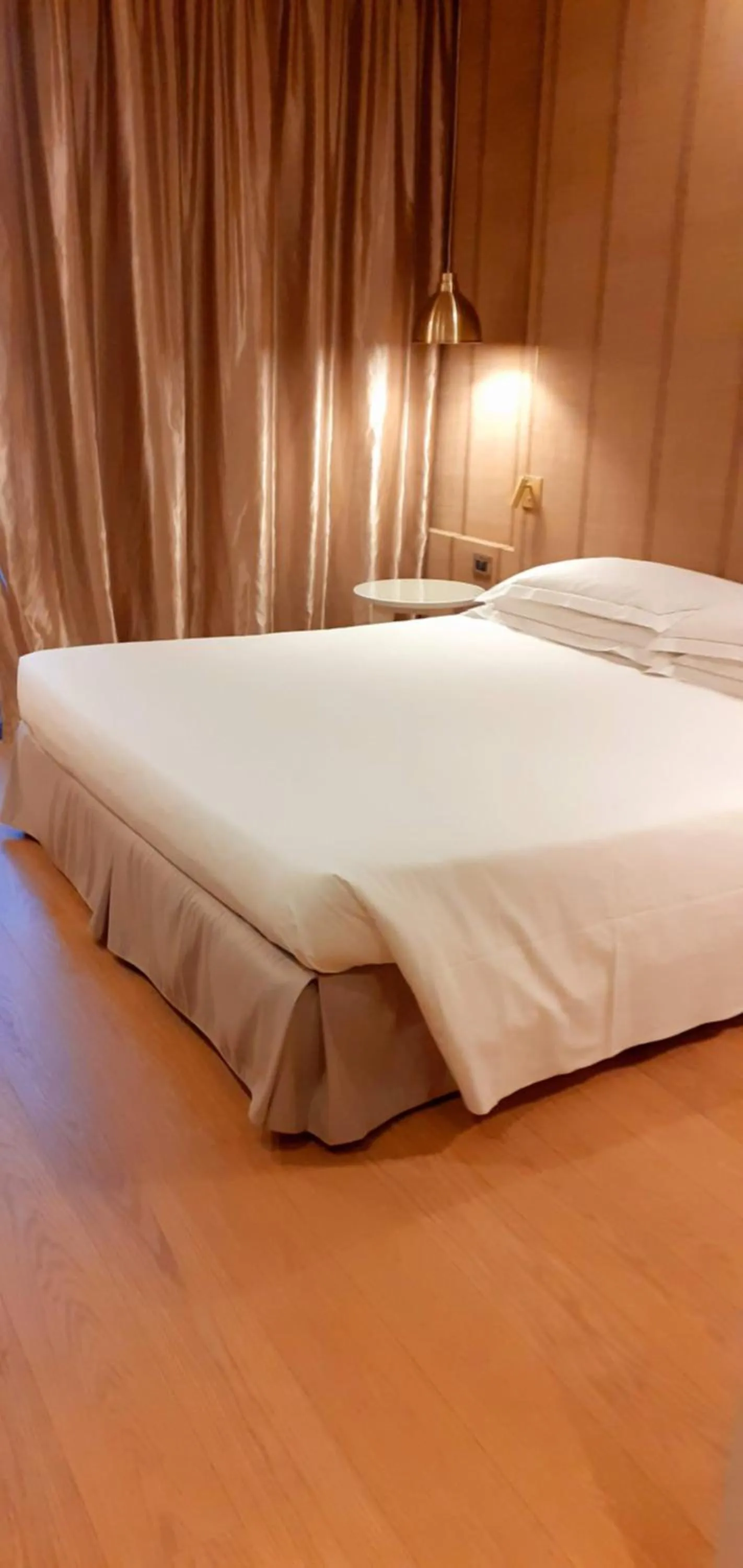 Bedroom, Bed in Grand Hotel De La Ville