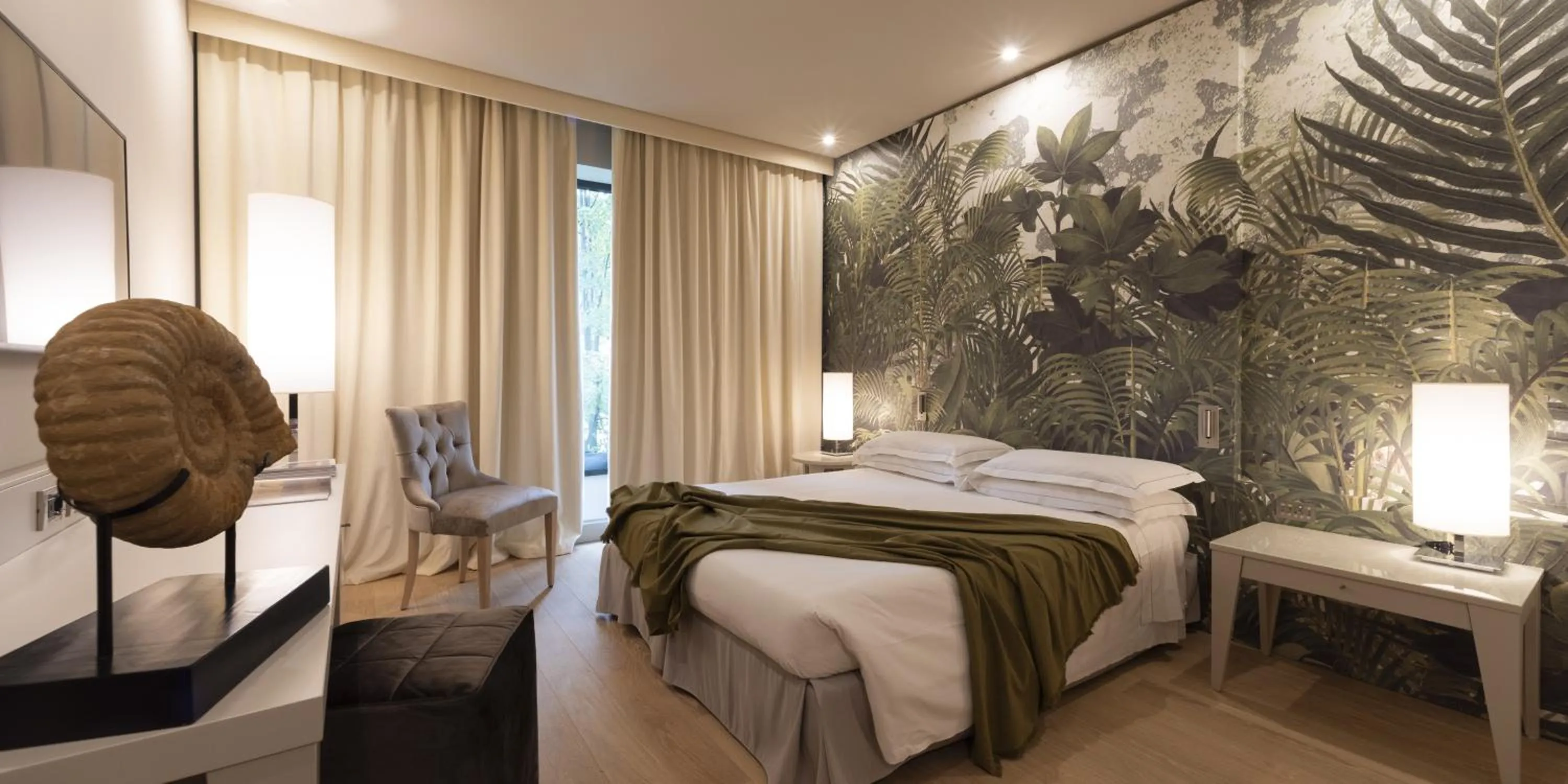 Photo of the whole room, Bed in Grand Hotel De La Ville