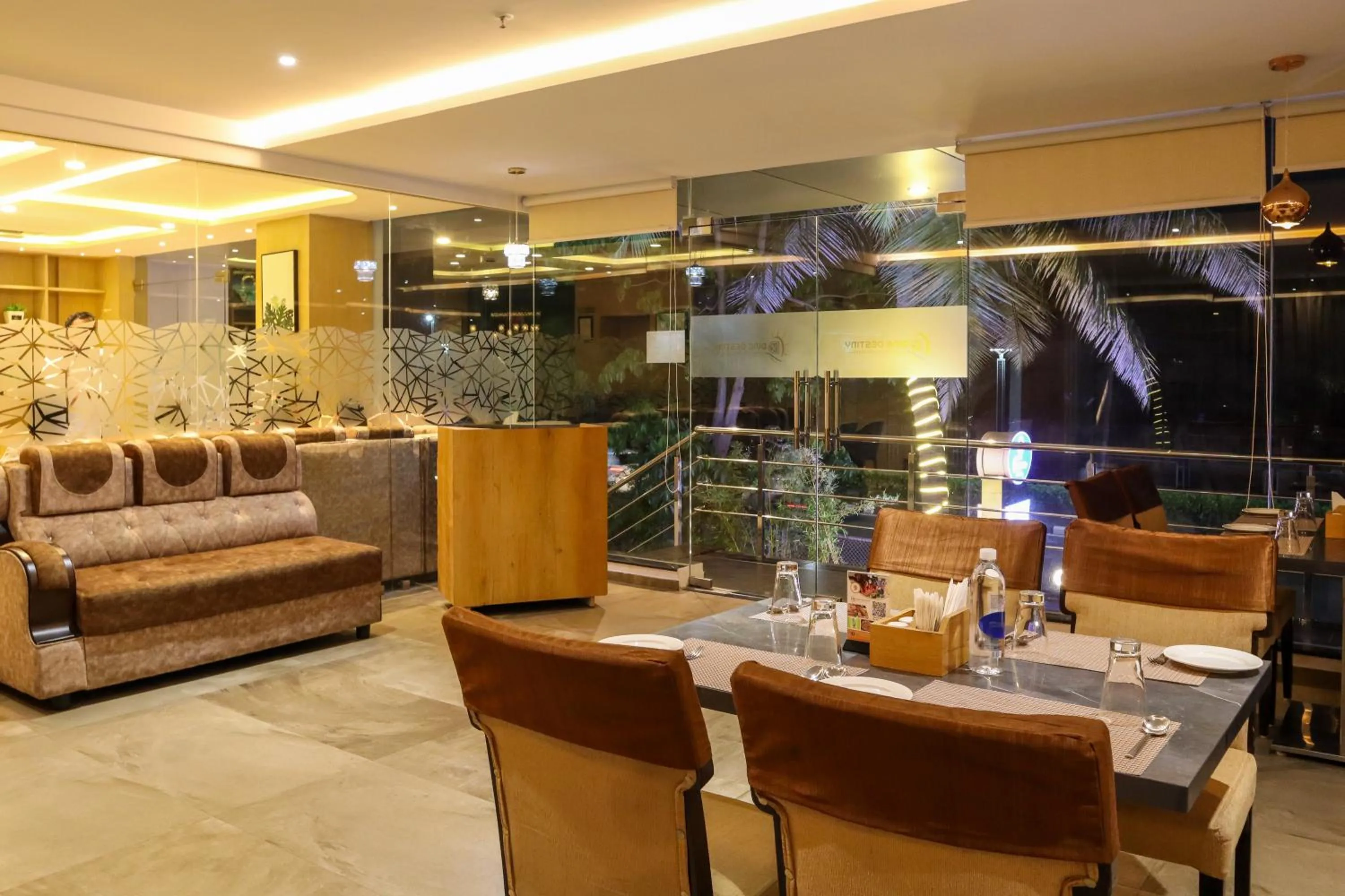 Restaurant/places to eat in HOTEL OCEAN VISTA BAY